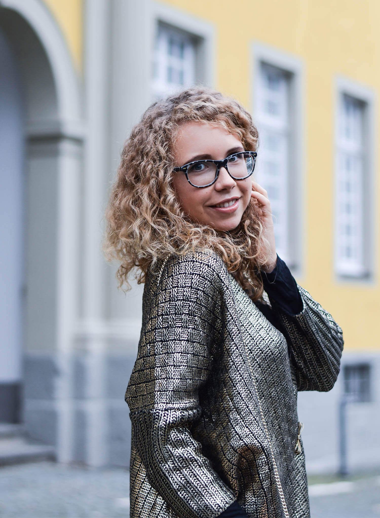 Outfit: Golden metallic knit and patent shoes in mountaineering look