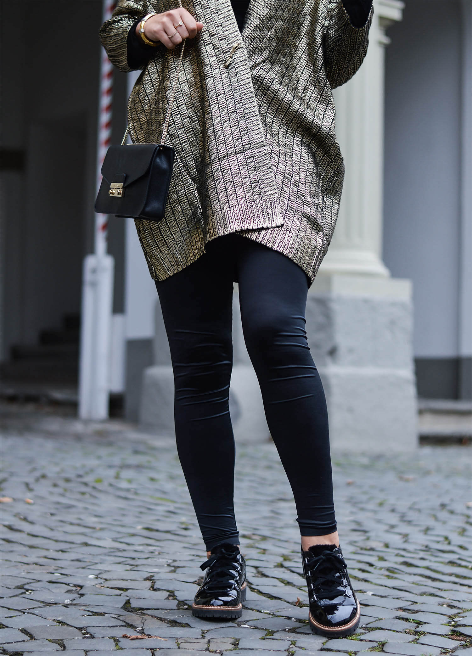 Outfit: Golden metallic knit and patent shoes in mountaineering look