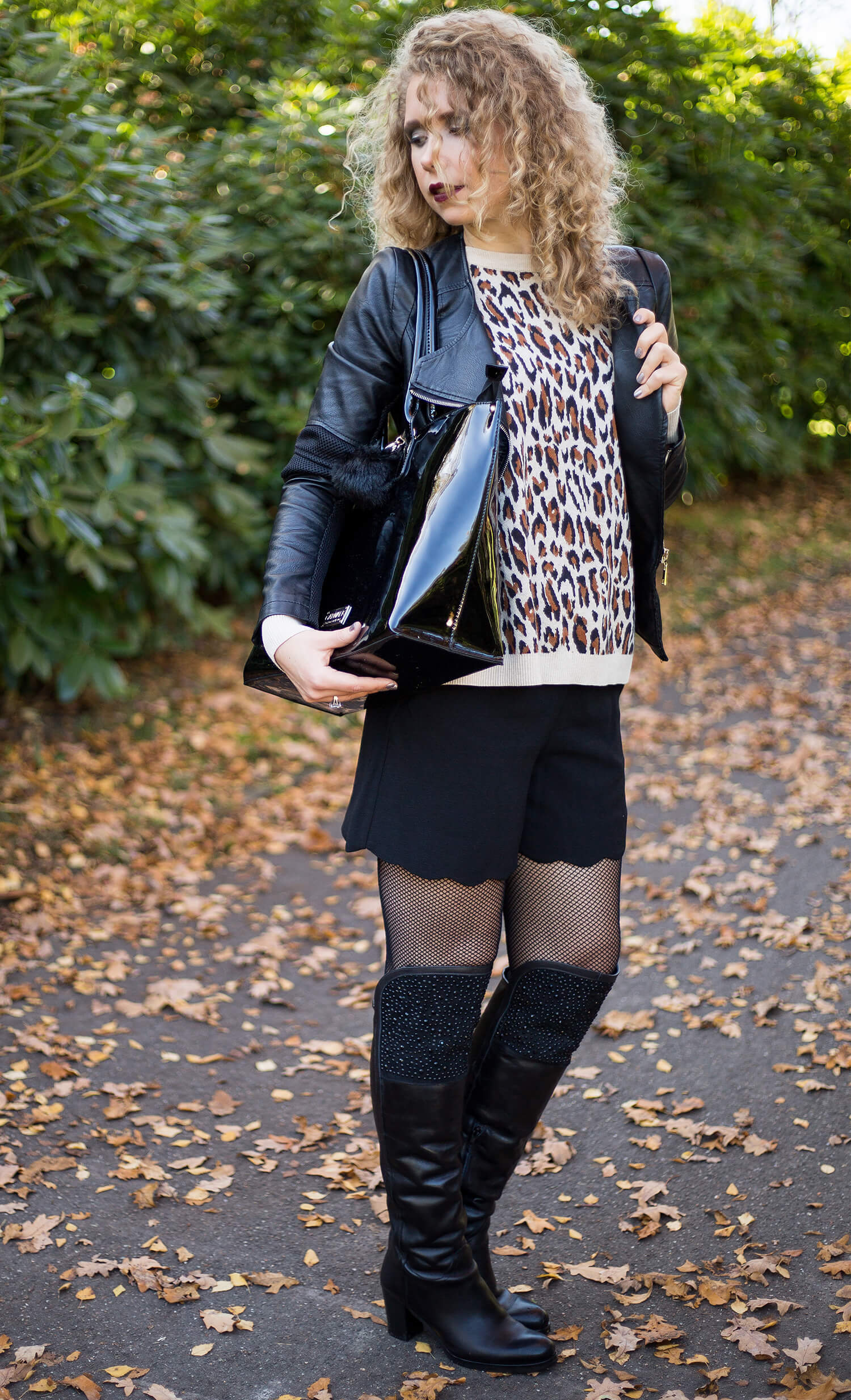 Outfit: Indian Summer with Leo Print, Fishnet and Leather