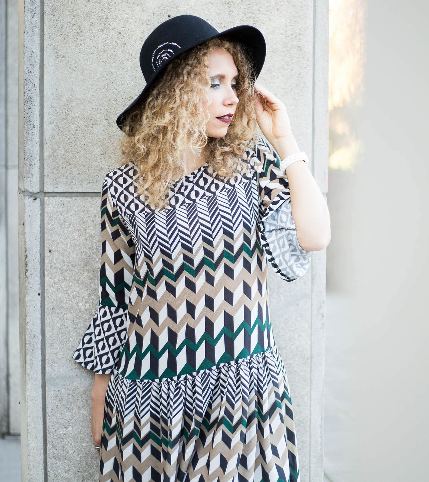 Outfit: Seventies Dress and Floppy Hat