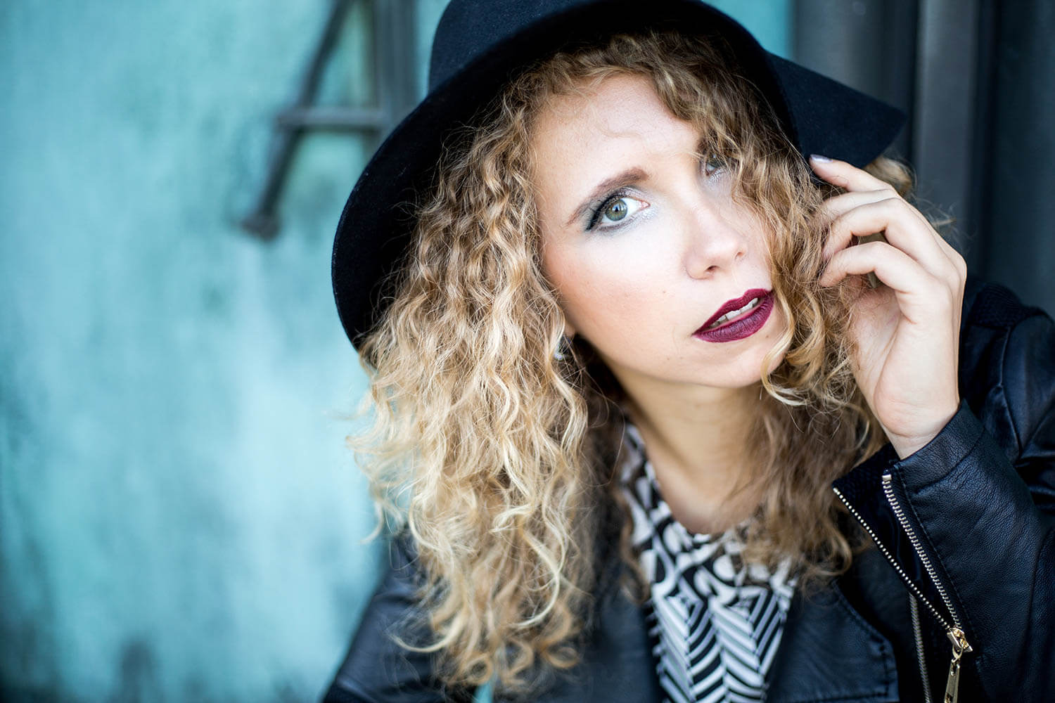 Outfit: Seventies Dress and Floppy Hat