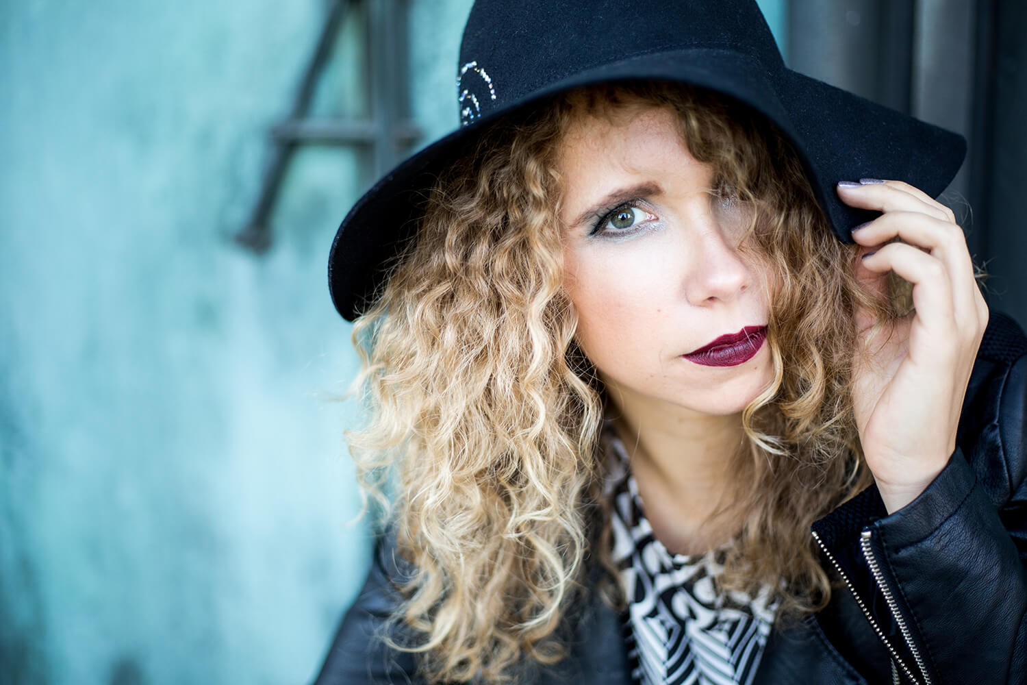 Outfit: Seventies Dress and Floppy Hat