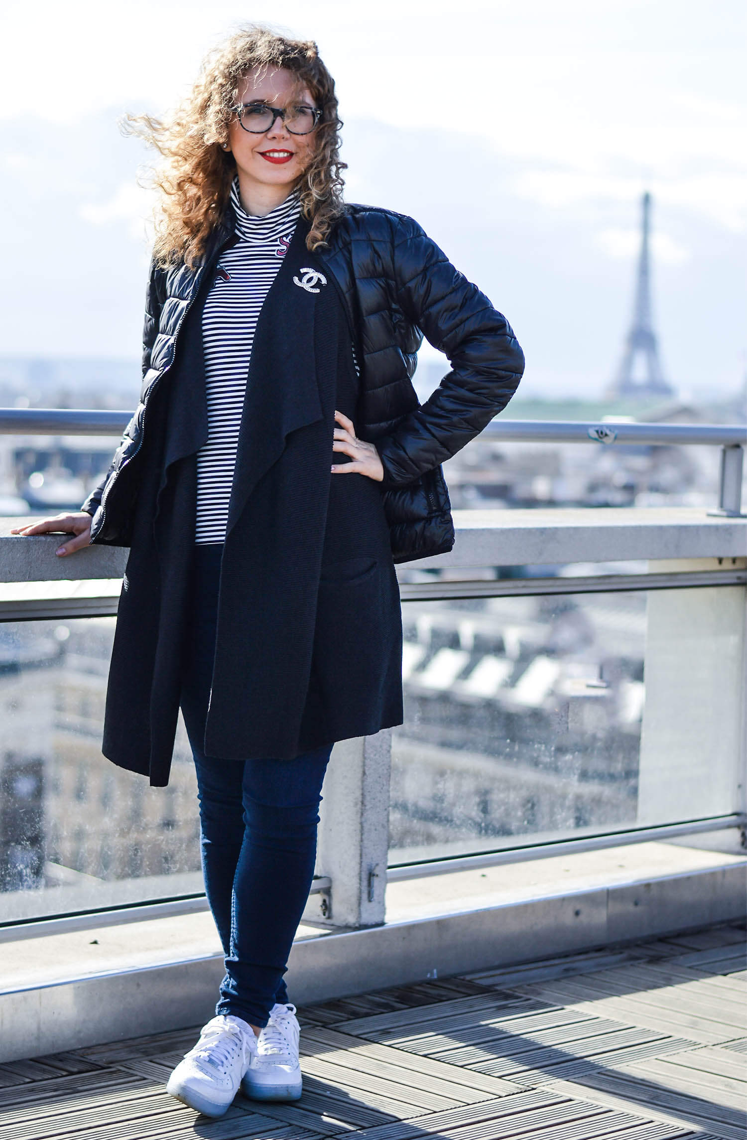 Kationette-fashionblog-paris-outfit-chanel-eiffeltower-nike-streetstyle-curls-patches