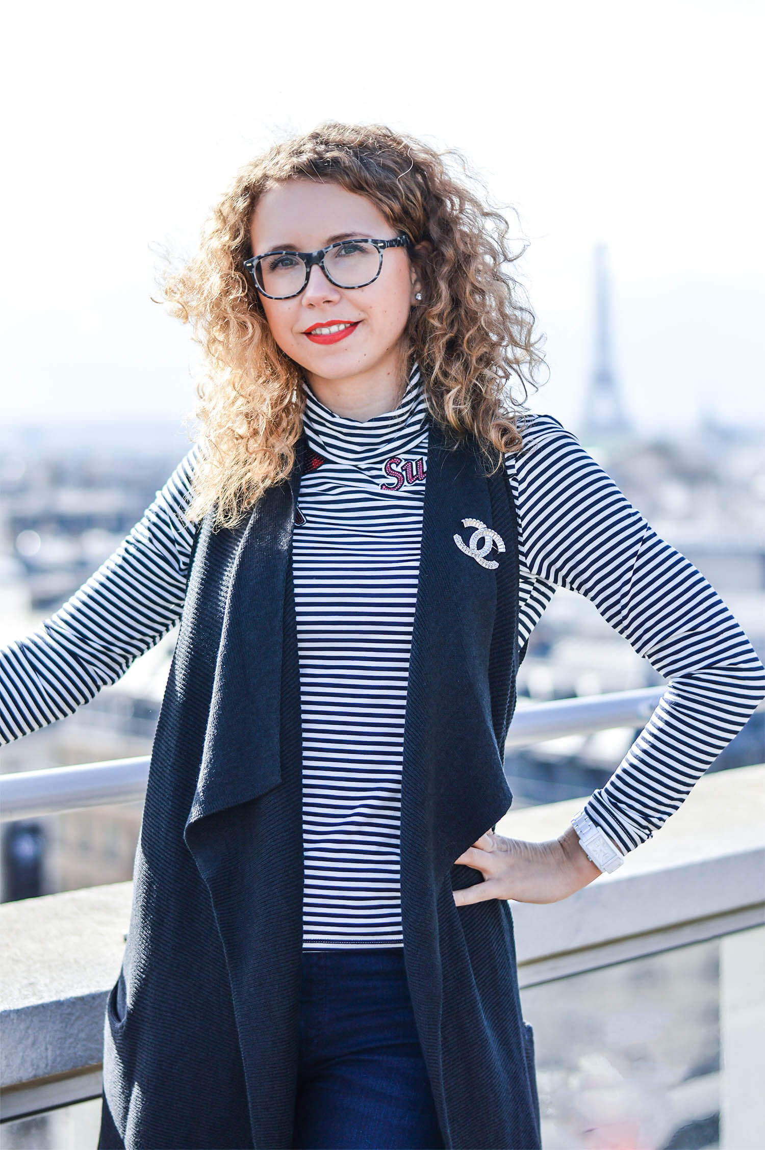 Kationette-fashionblog-paris-outfit-chanel-eiffeltower-nike-streetstyle-curls-patches