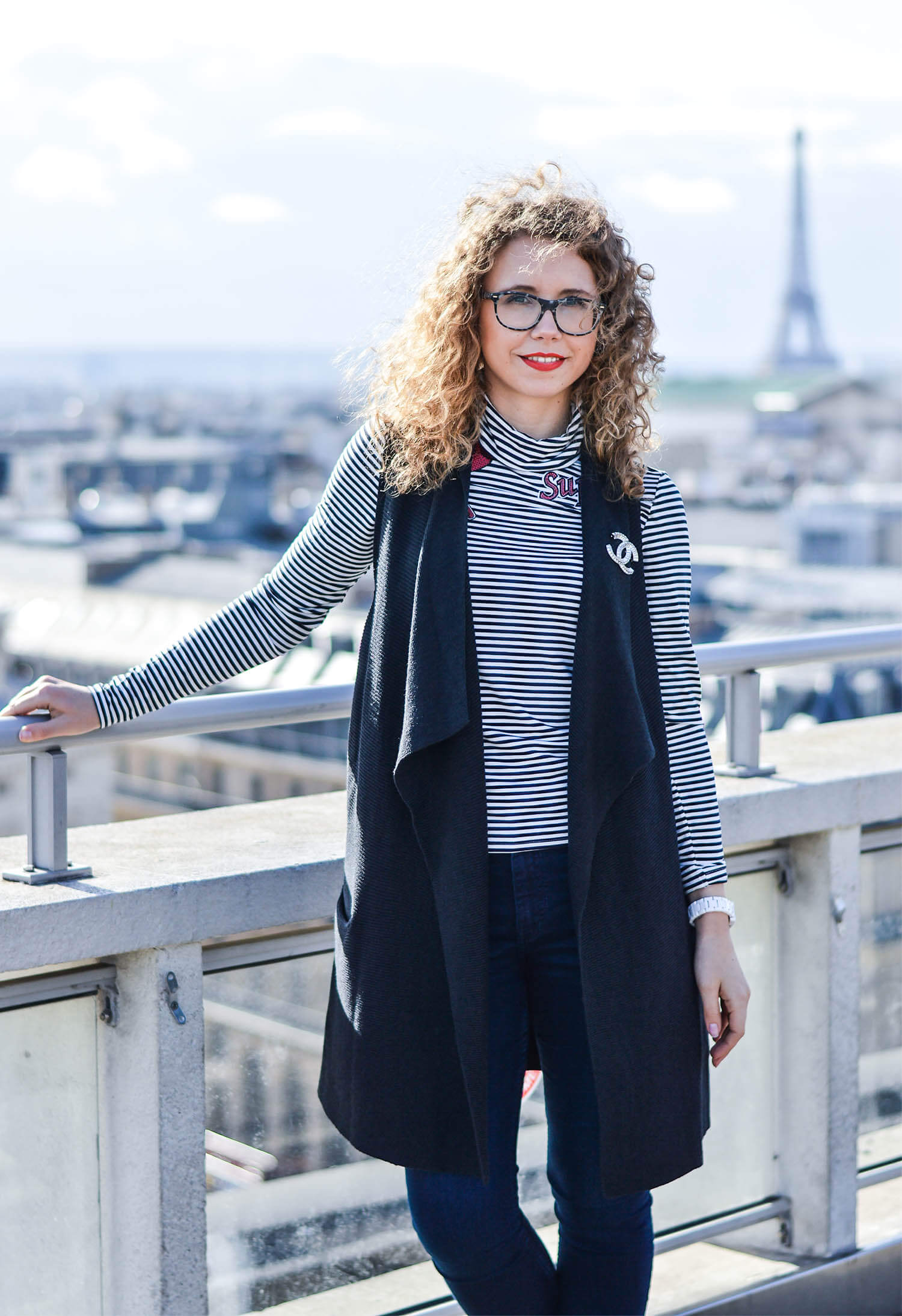 Kationette-fashionblog-paris-outfit-chanel-eiffeltower-nike-streetstyle-curls-patches