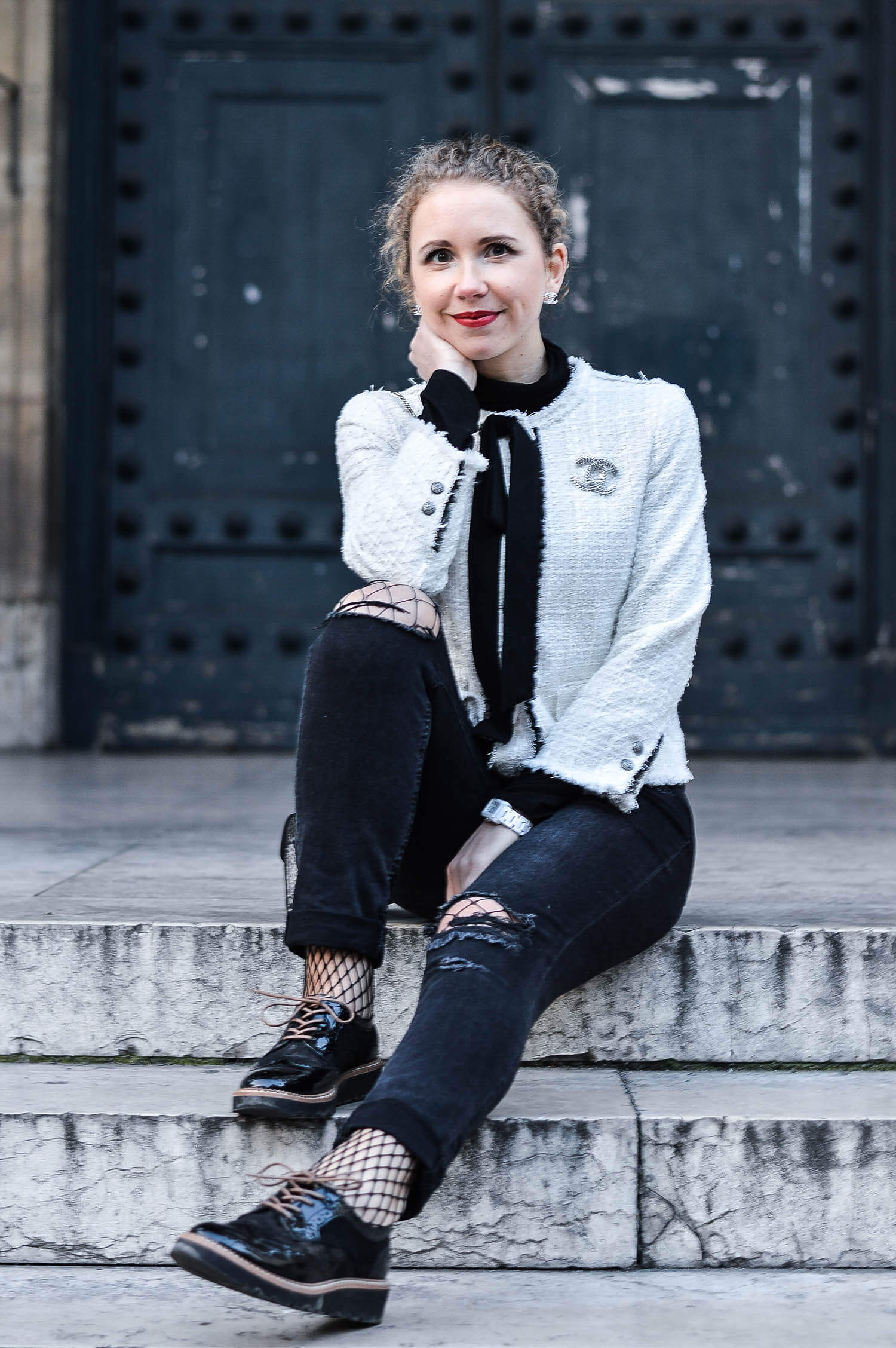 Kationette-fashionblog-nrw-Outfit-Zara-Tweed-Jacket-Ripped-Jeans-Chanel-Jewelry-Paris-streetstyle