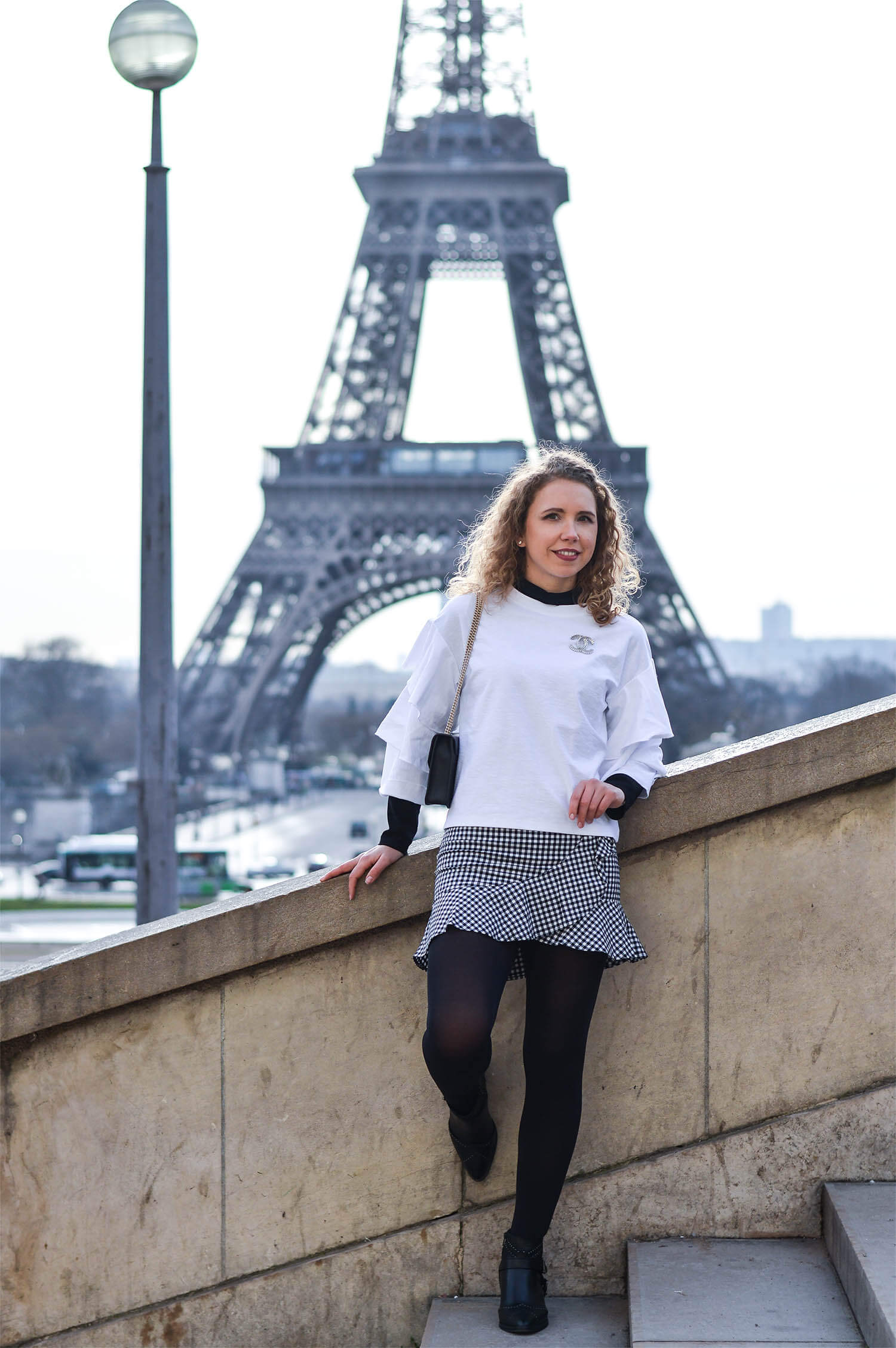 Kationette-Fashionblog-Kationette-Outfit-Volants-Vichy-Check-Chanel-EiffelTower-Paris