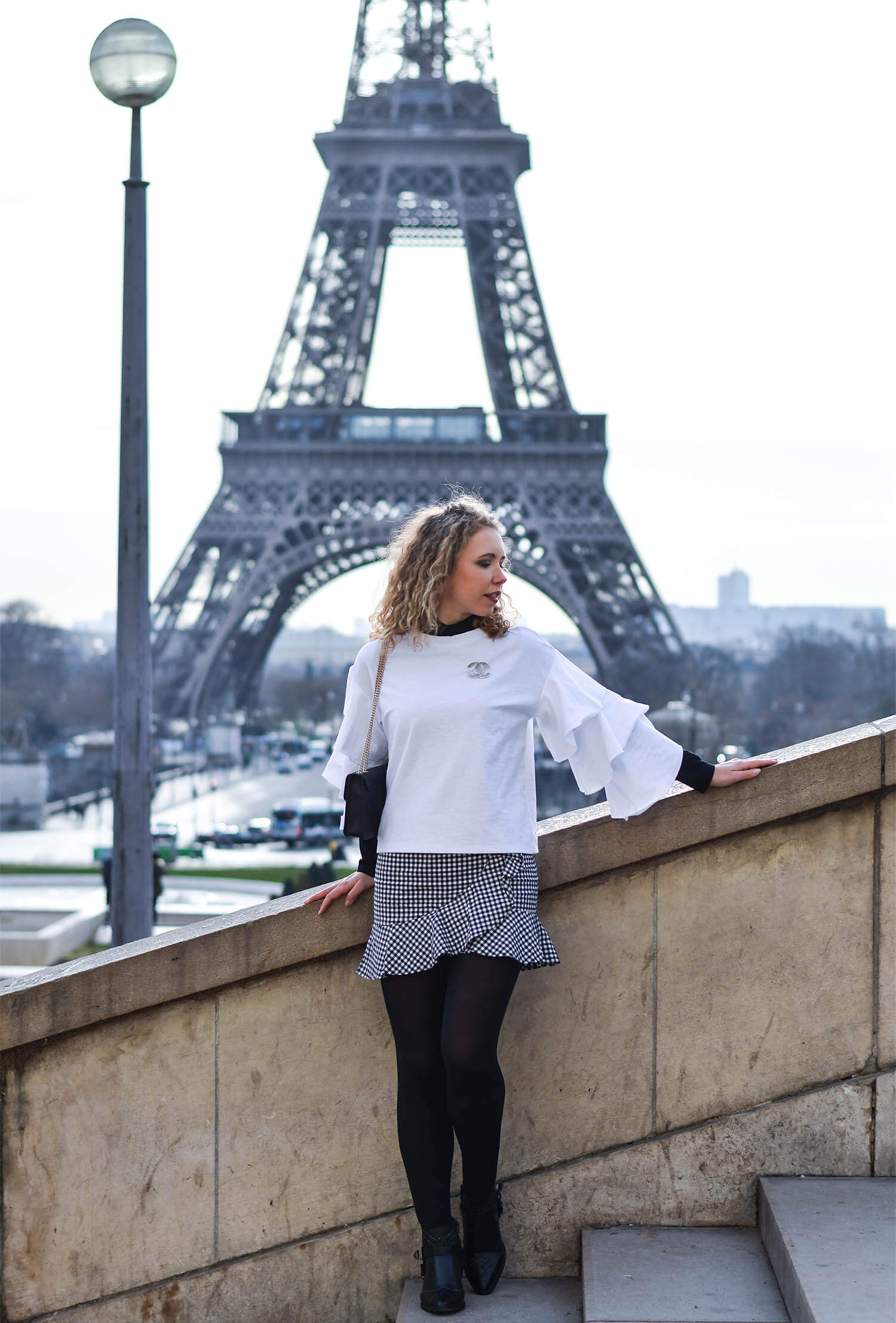 Kationette-Fashionblog-Kationette-Outfit-Volants-Vichy-Check-Chanel-EiffelTower-Paris