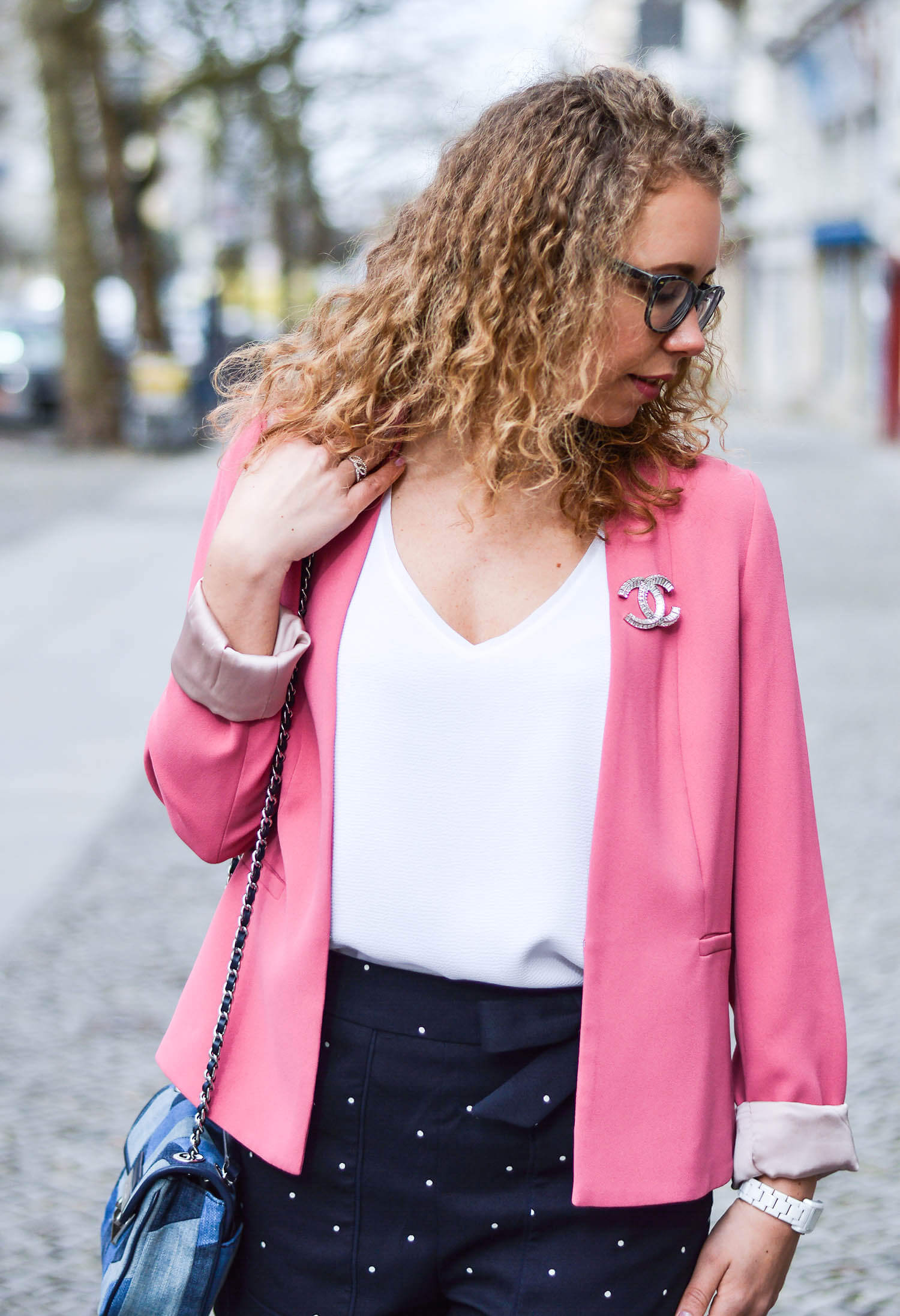 Kationette-fashionblog-nrw-Outfit-Spring-Look-Pink-Blazer-Shorts-Dandy-Shoes-streetstyle