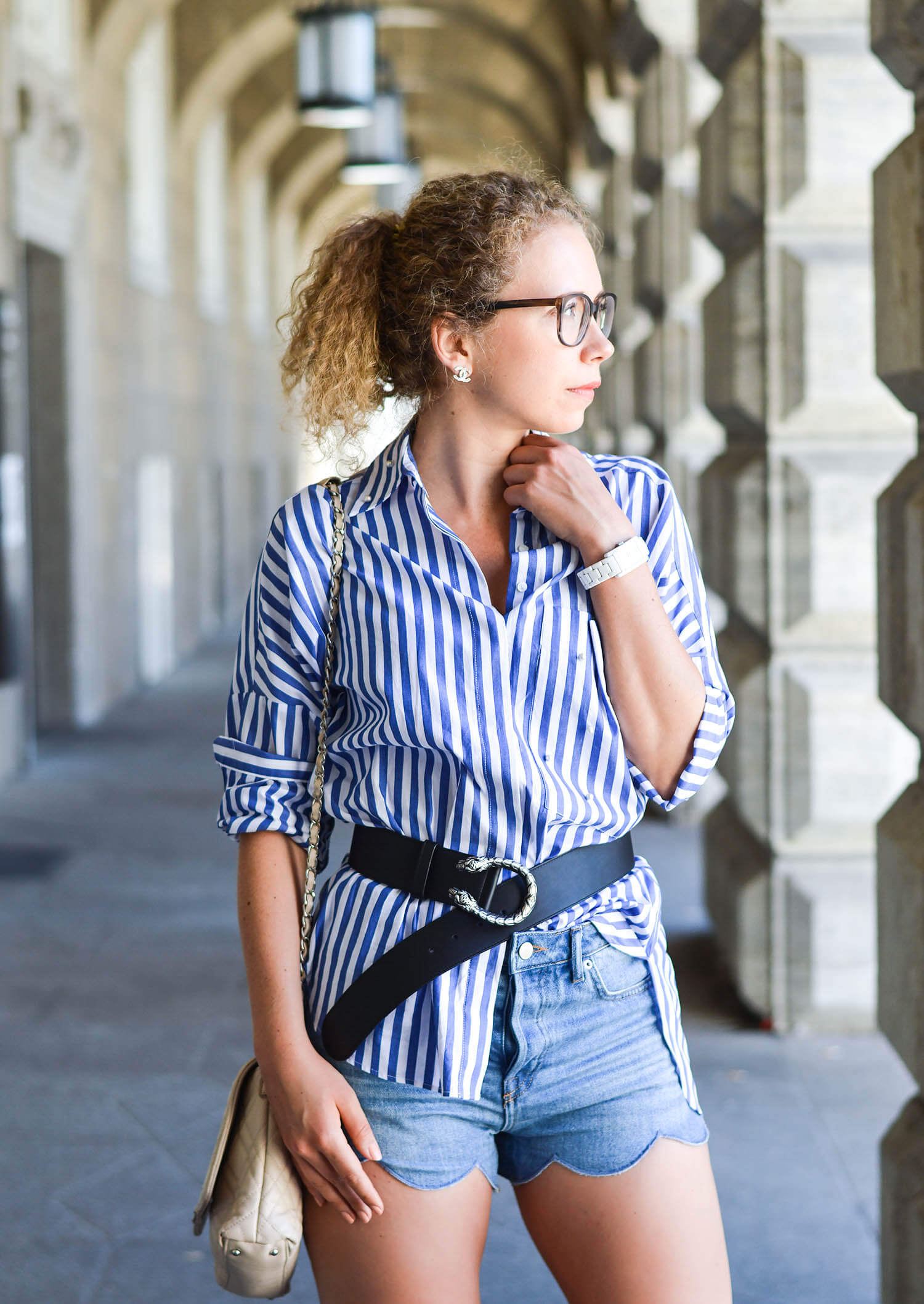 Marionette-fashionblog-nrw-Outfit-Gucci-Belt-Zara-Blouse-Pearls-Denim-Shorts-streetstyle