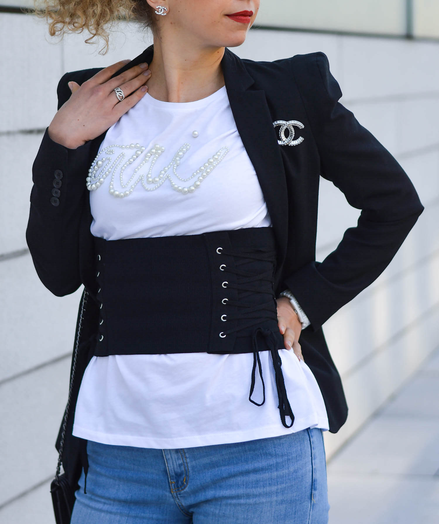 Marionette-fashionblog-nrw-Outfit-Corset-Belt-Pearls-HighHeels-Chanel-streetstyle