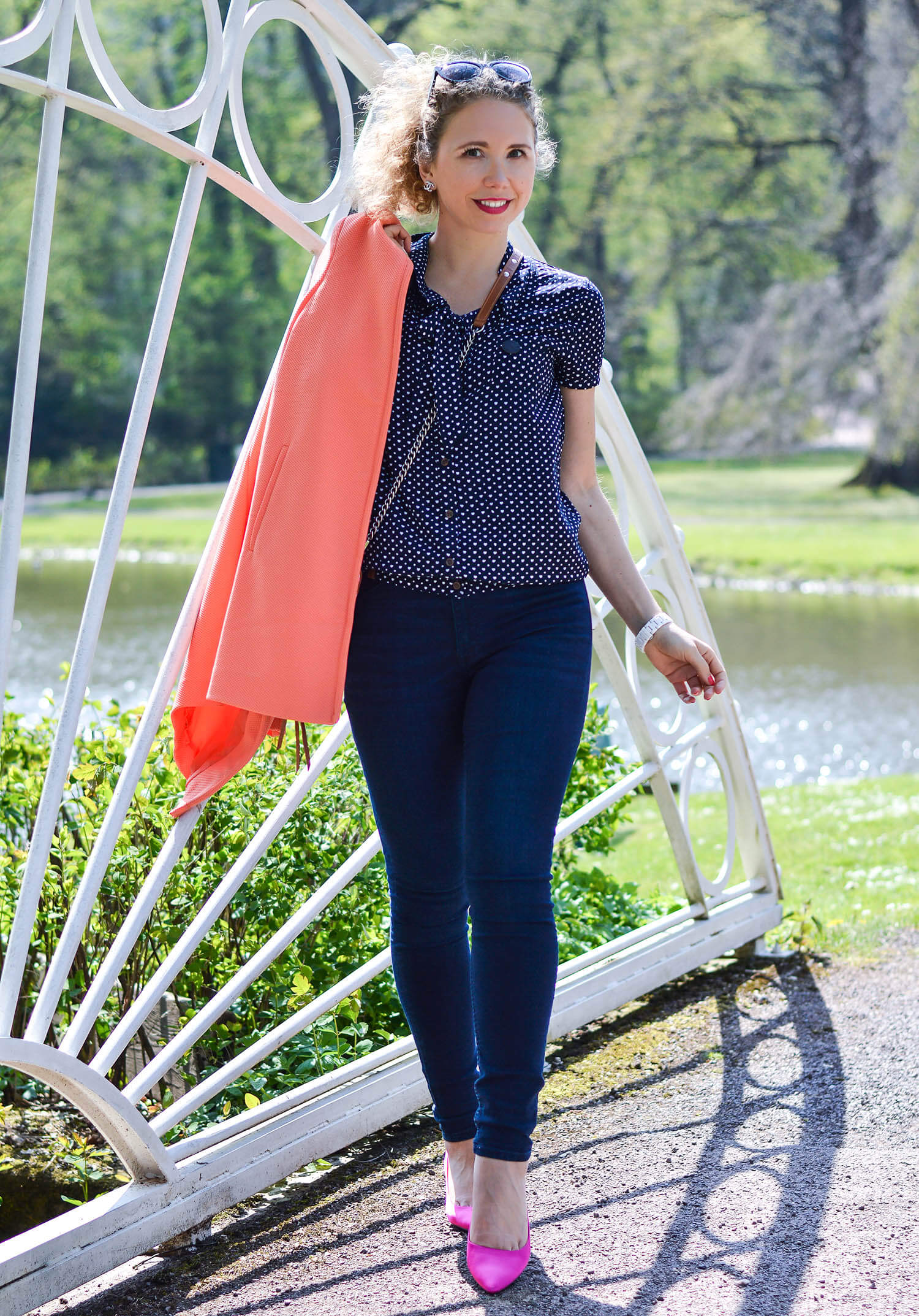 Marionette-fashionblog-nrw-Outfit-streetstyle-Coral-Coat-Naketano-Blouse-Pink-Zara-Satin-Pumps-bad-driburg