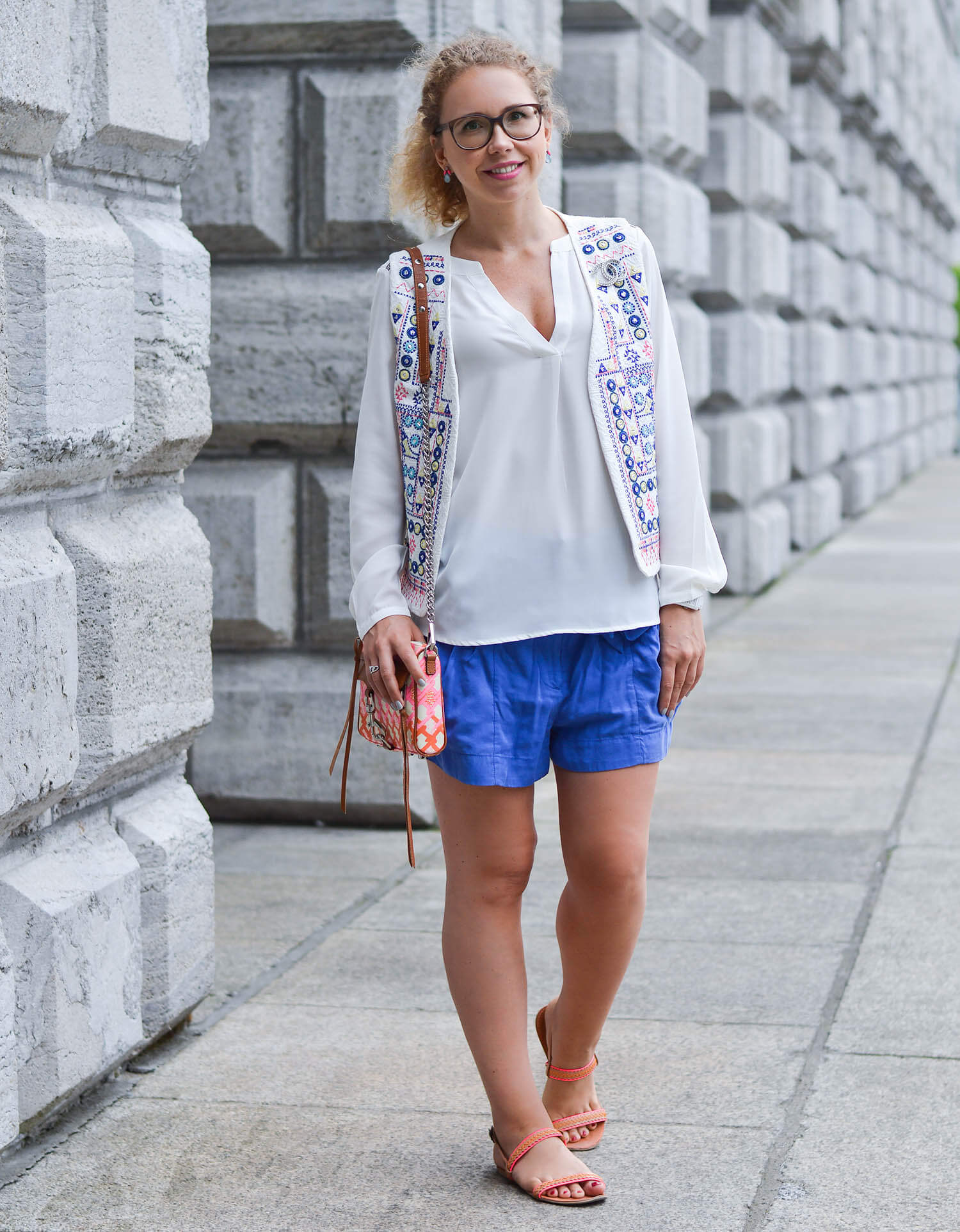 Kationette-fashionblog-nrw-Outfit-Azure-and-White-Ibiza-Vibes-streetstyle