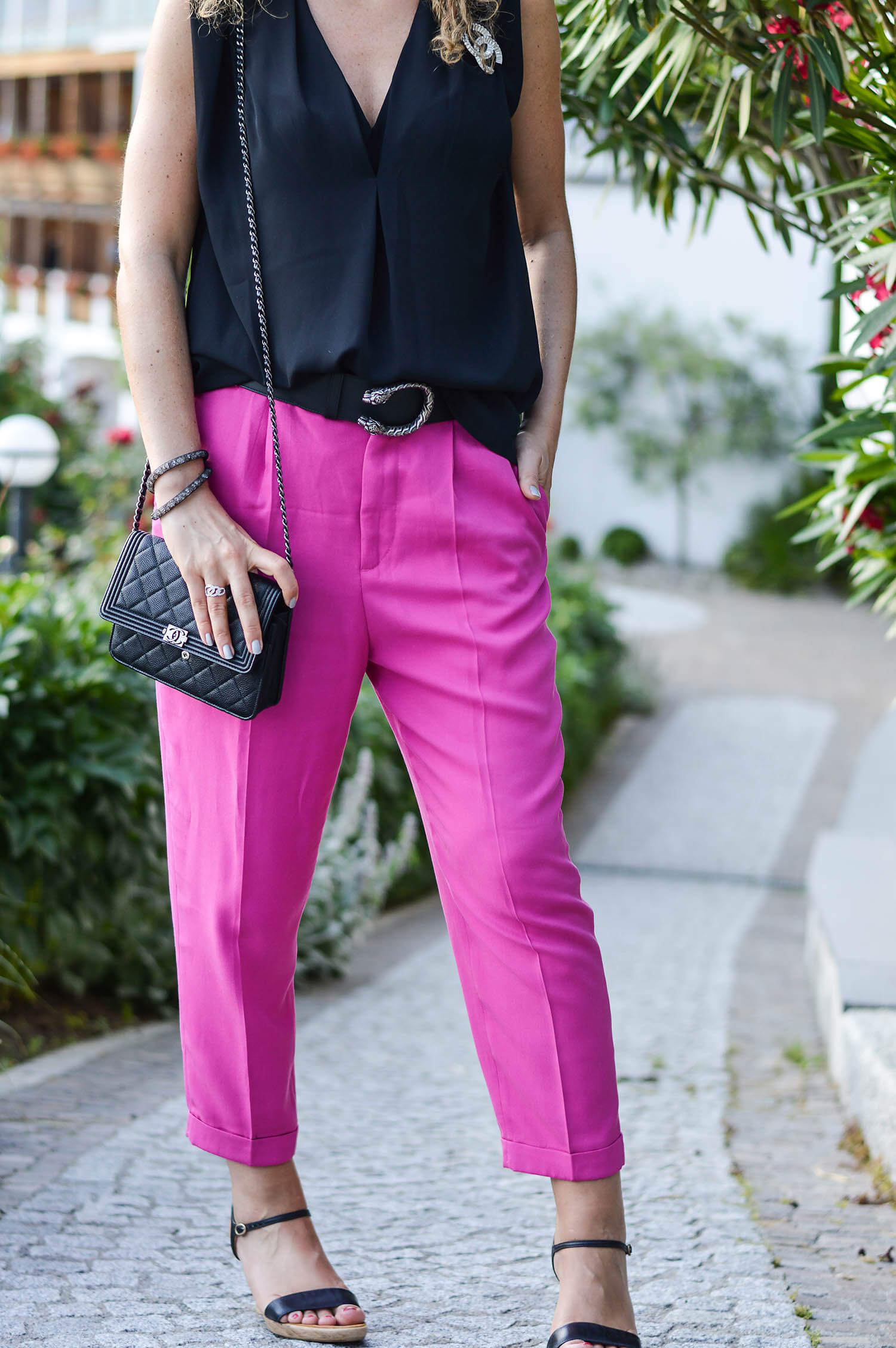 kationette-fashionblog-nrw-Outfit-Pink-Pants-Gucci-Belt-Chanel-Bag-South-Tyrol