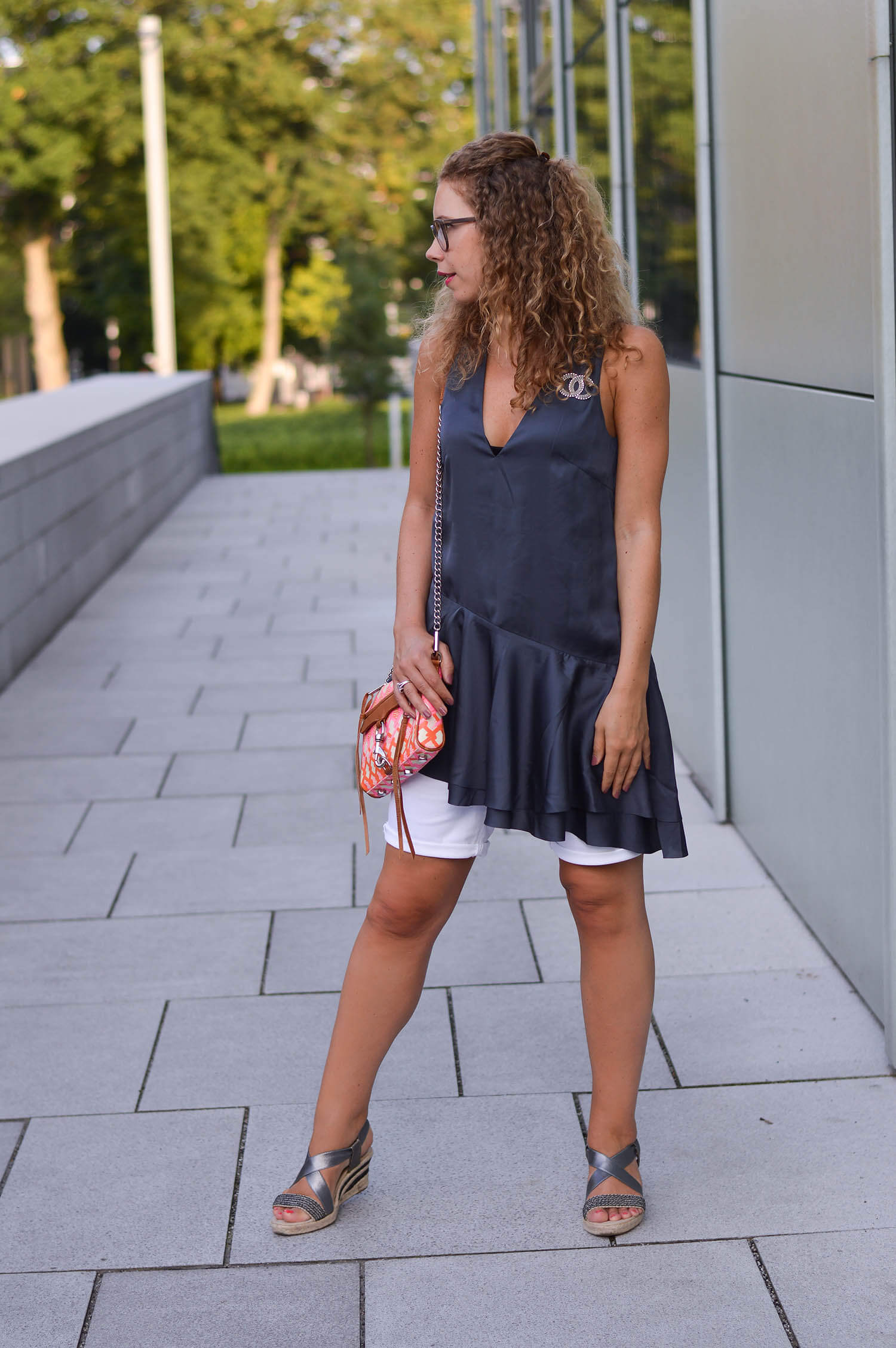 Kationette-fashionblog-nrw-Outfit-Satin-Tunic-Rebecca-Minkoff-Wedges