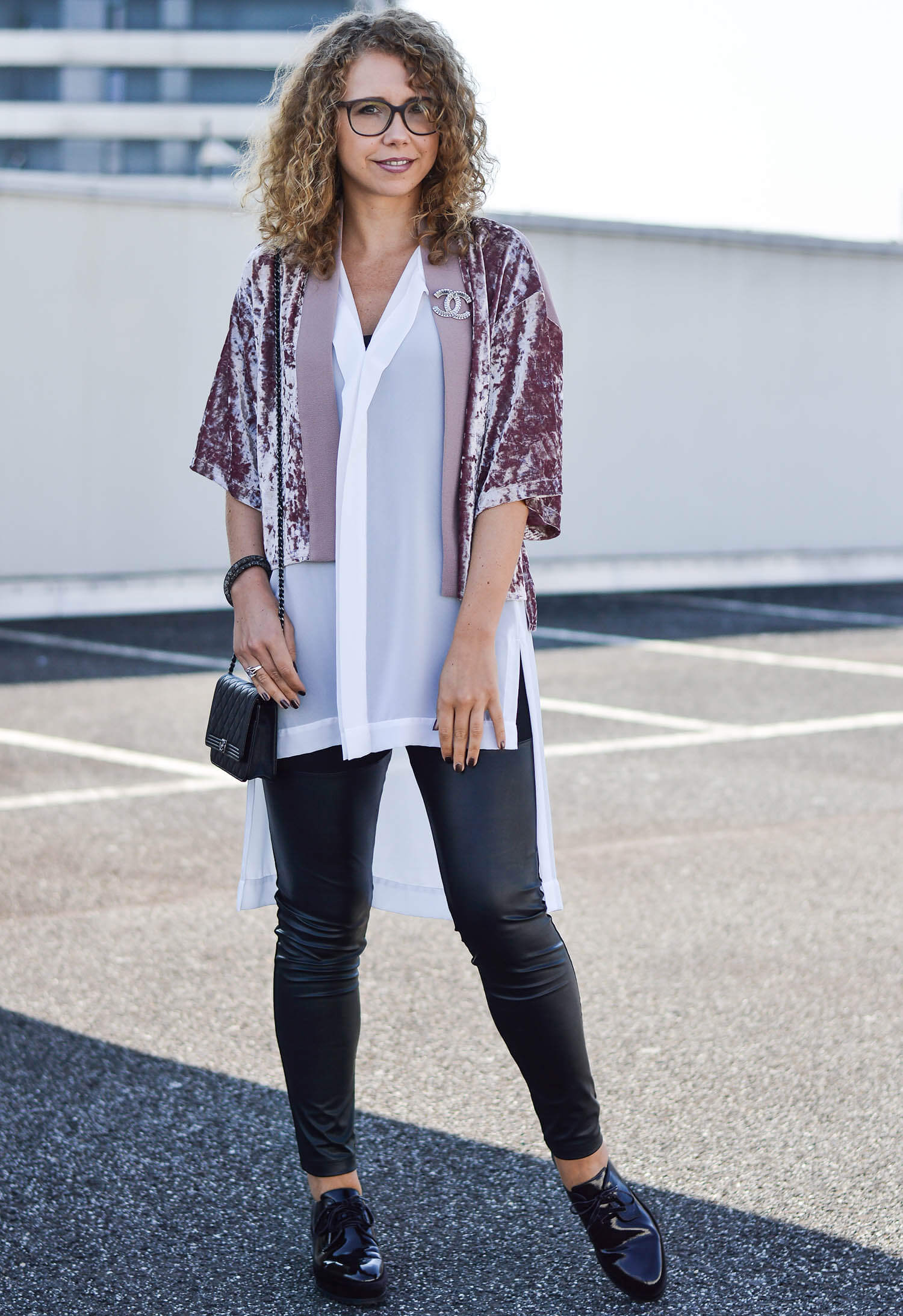 Kationette-fashionblog-nrw-Outfit-Tamaris-Platform-Shoes-Chanel-bag-Long-Blouse-and-Zara-Velvet-Jacket