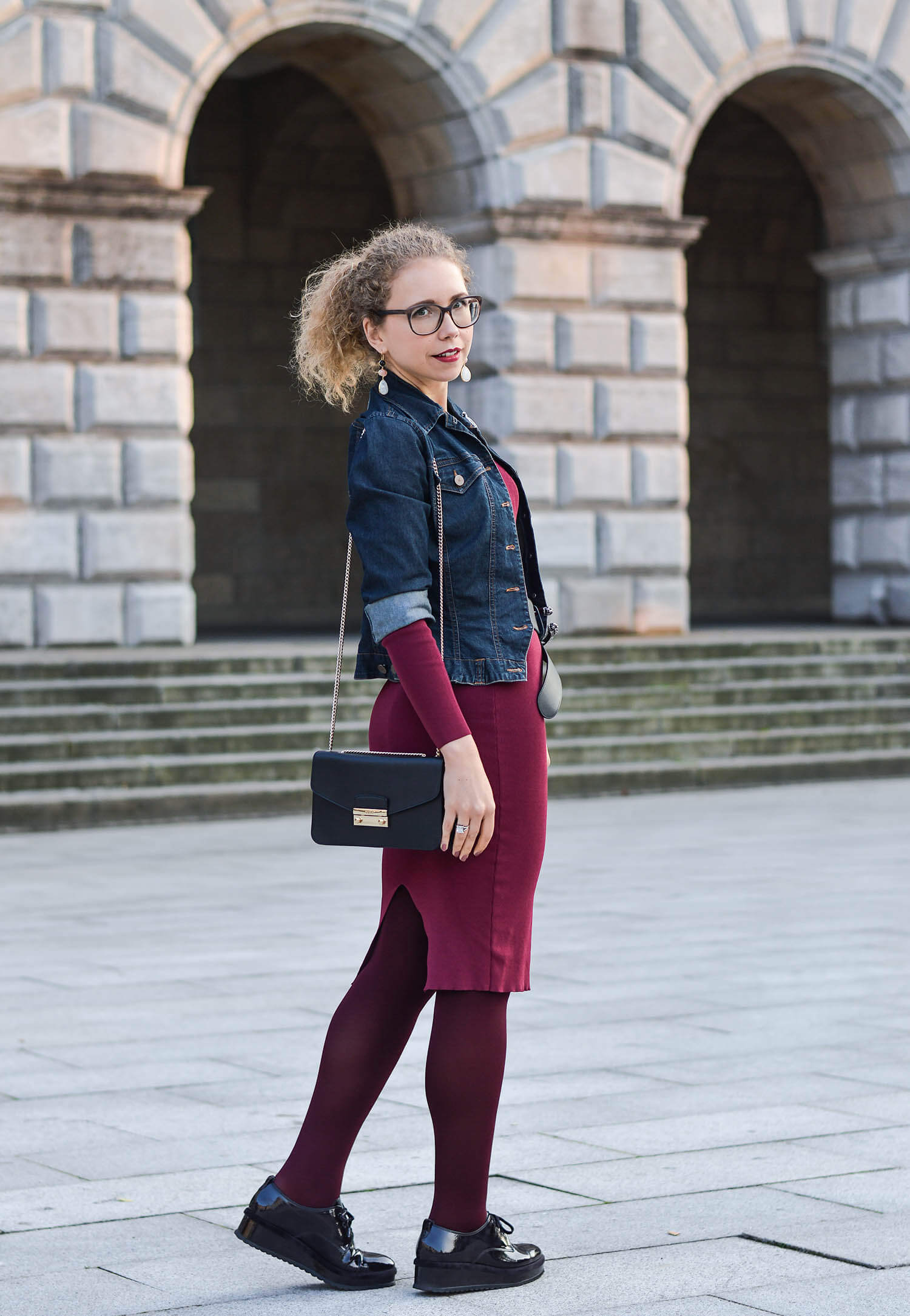 Kationette-fashionblogger-nrw-Outfit-Burgundy-Fall-Dress-Denim-Jacket-and-Platform-Shoes