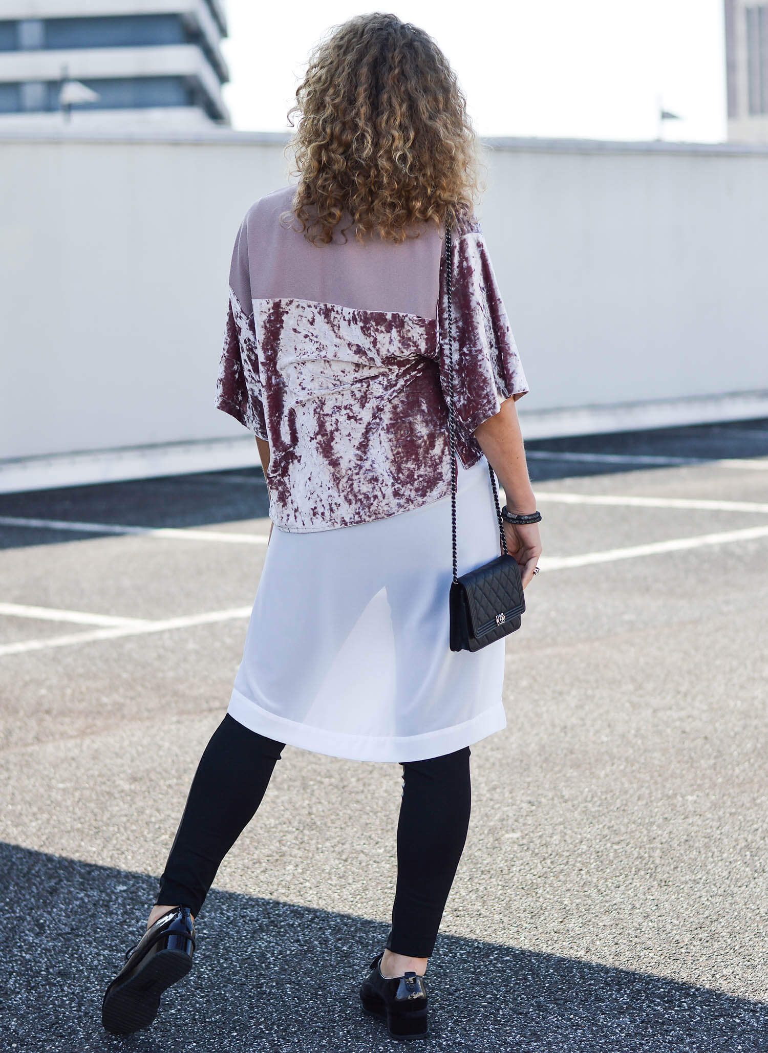 Kationette-fashionblog-nrw-Outfit-Tamaris-Platform-Shoes-Chanel-bag-Long-Blouse-and-Zara-Velvet-Jacket