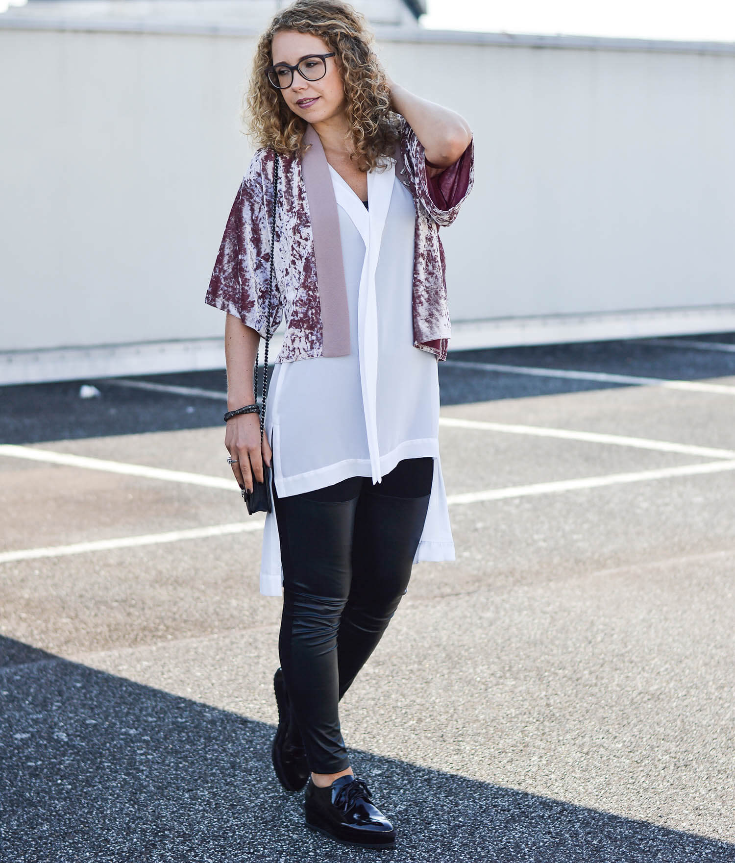 Kationette-fashionblog-nrw-Outfit-Tamaris-Platform-Shoes-Chanel-bag-Long-Blouse-and-Zara-Velvet-Jacket