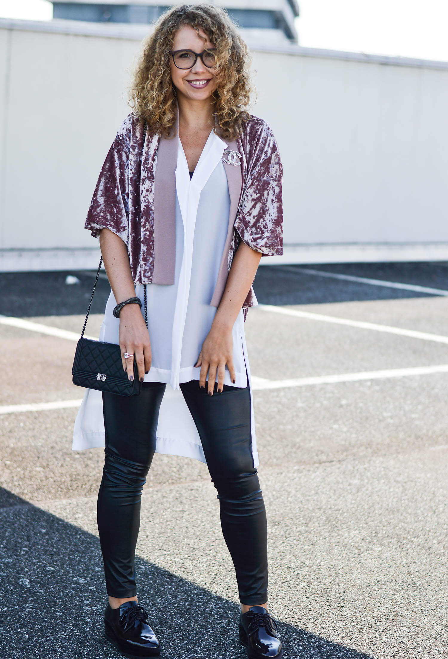 Kationette-fashionblog-nrw-Outfit-Tamaris-Platform-Shoes-Chanel-bag-Long-Blouse-and-Zara-Velvet-Jacket