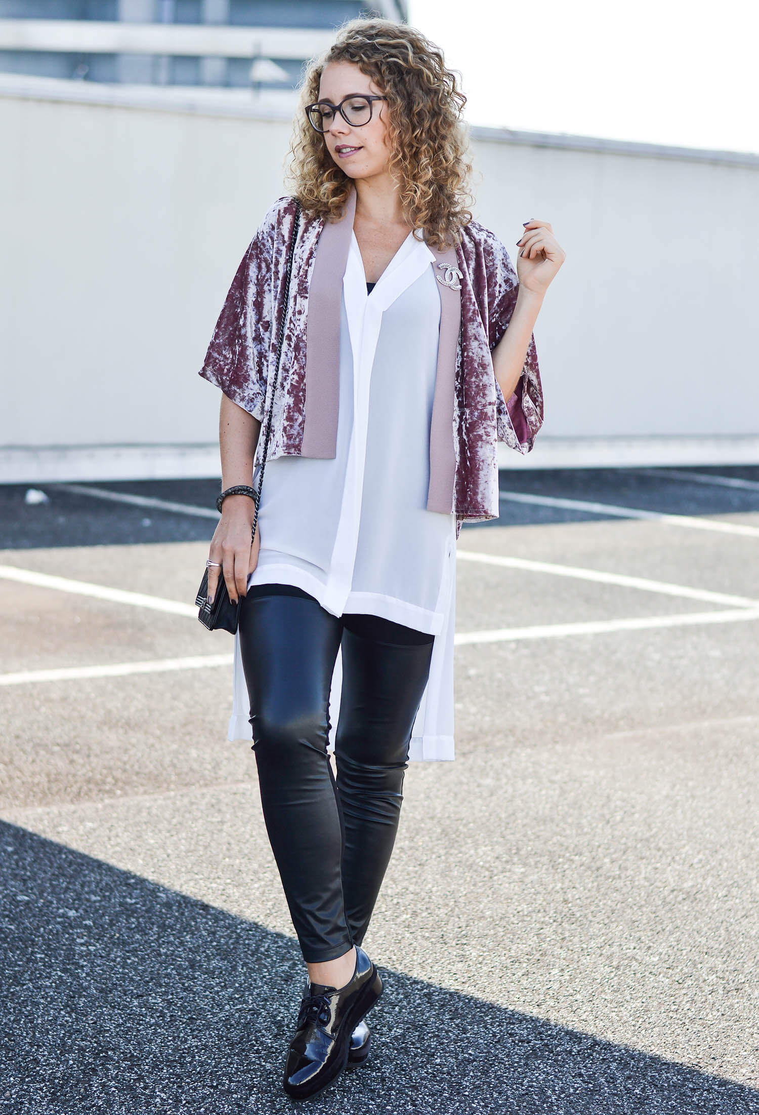 Kationette-fashionblog-nrw-Outfit-Tamaris-Platform-Shoes-Chanel-bag-Long-Blouse-and-Zara-Velvet-Jacket