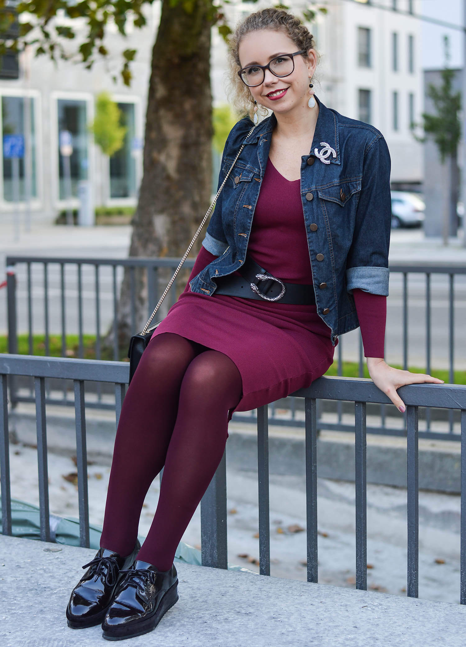 Kationette-fashionblogger-nrw-Outfit-Burgundy-Fall-Dress-Denim-Jacket-and-Platform-Shoes