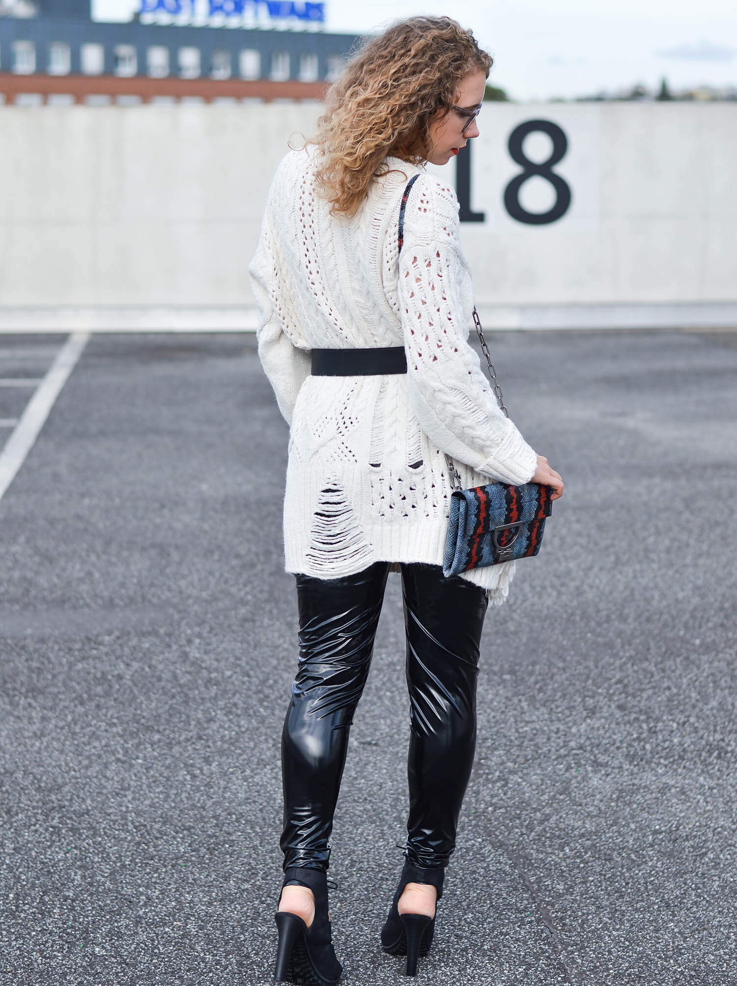 kationette-fashionblogger-nrw-Outfit-Vinyl-Pants-oversized-Zara-Knit-Coccinelle-Bag-and-Gucci-Belt