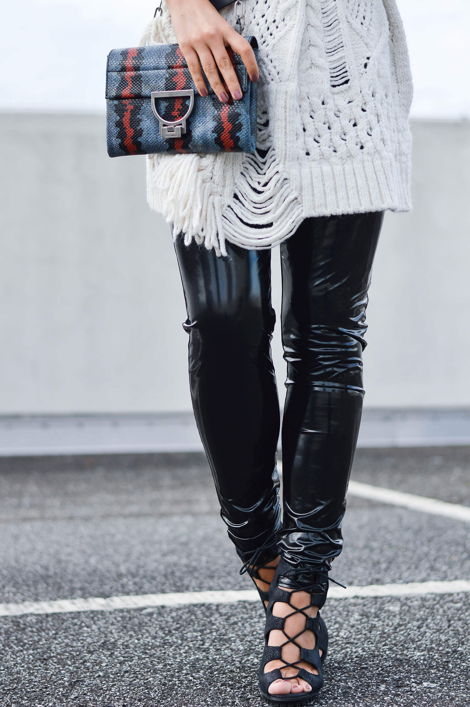 kationette-fashionblogger-nrw-Outfit-Vinyl-Pants-oversized-Zara-Knit-Coccinelle-Bag-and-Gucci-Belt