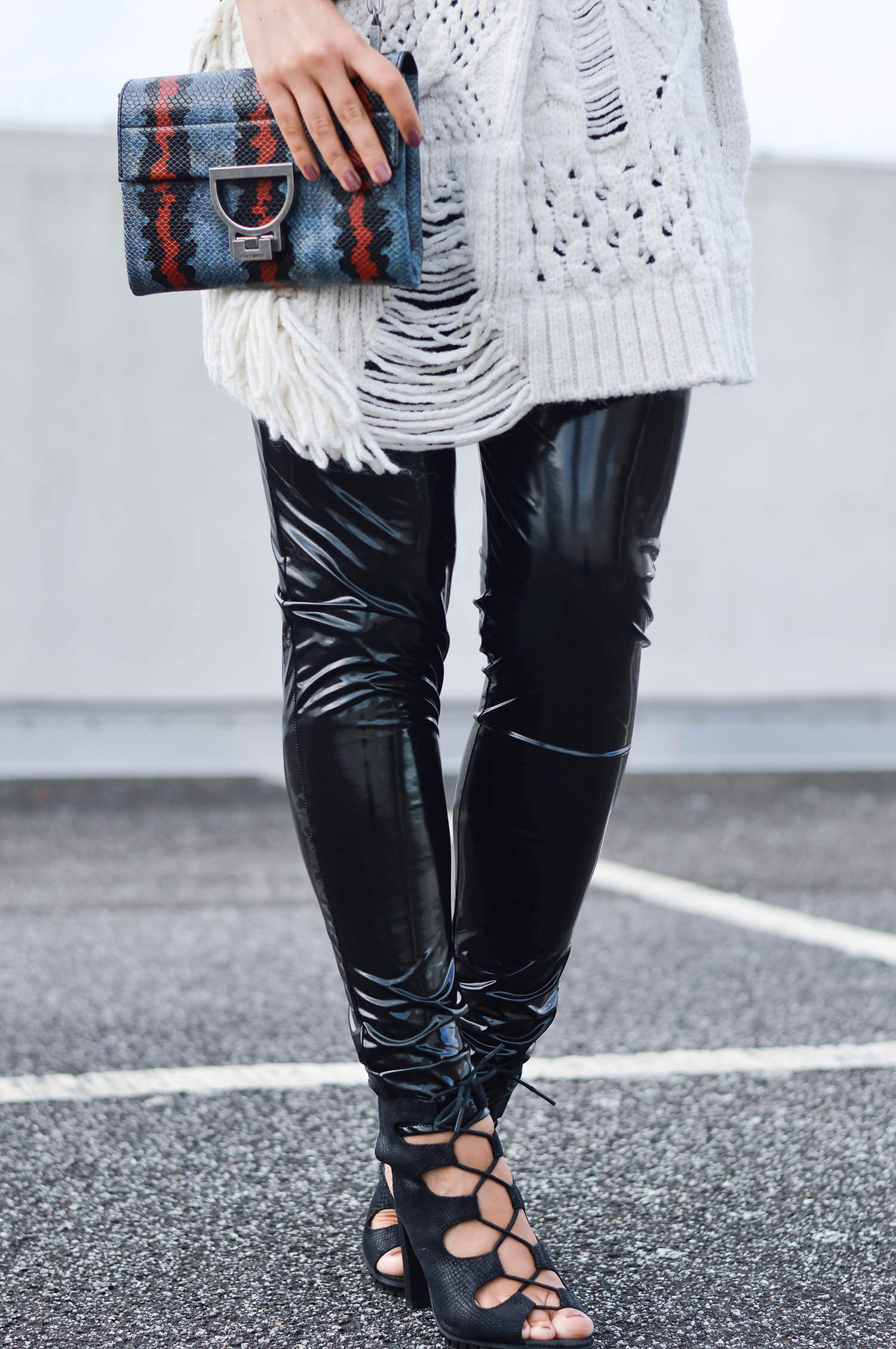 kationette-fashionblogger-nrw-Outfit-Vinyl-Pants-oversized-Zara-Knit-Coccinelle-Bag-and-Gucci-Belt