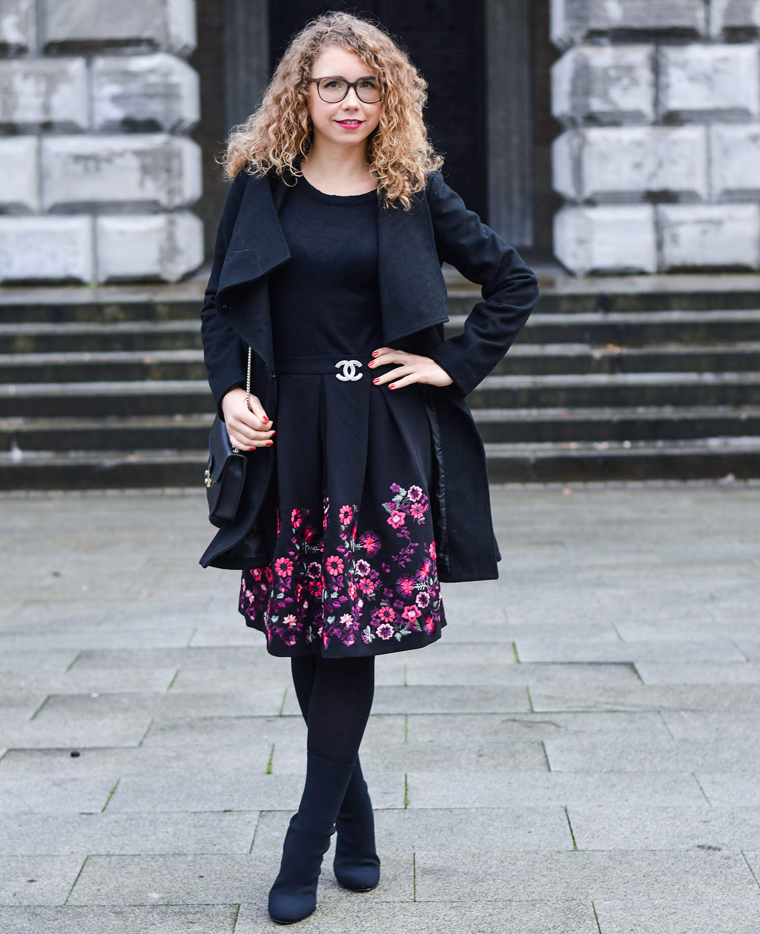 Kationette-fashionblogger-nrw-Merry-Christmas-Outfit-New-Hallhuber-Skirt-with-Flower-Embroidery