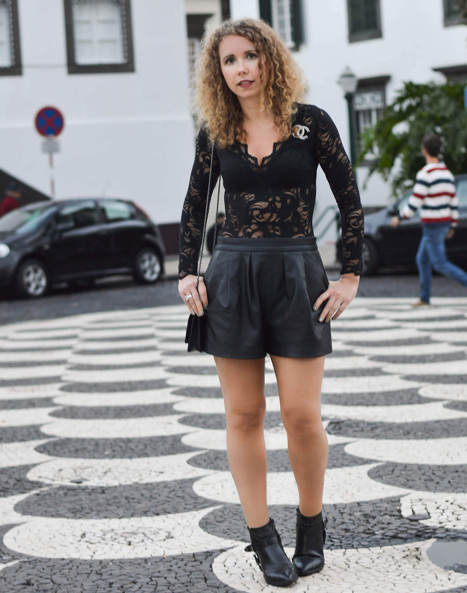 Kationette-fashionblogger-nrw-Outfit-Chanel-zara-Allblack--Lace-and-Leather-for-dinner-in-Funchal-Madeira-travelblogger