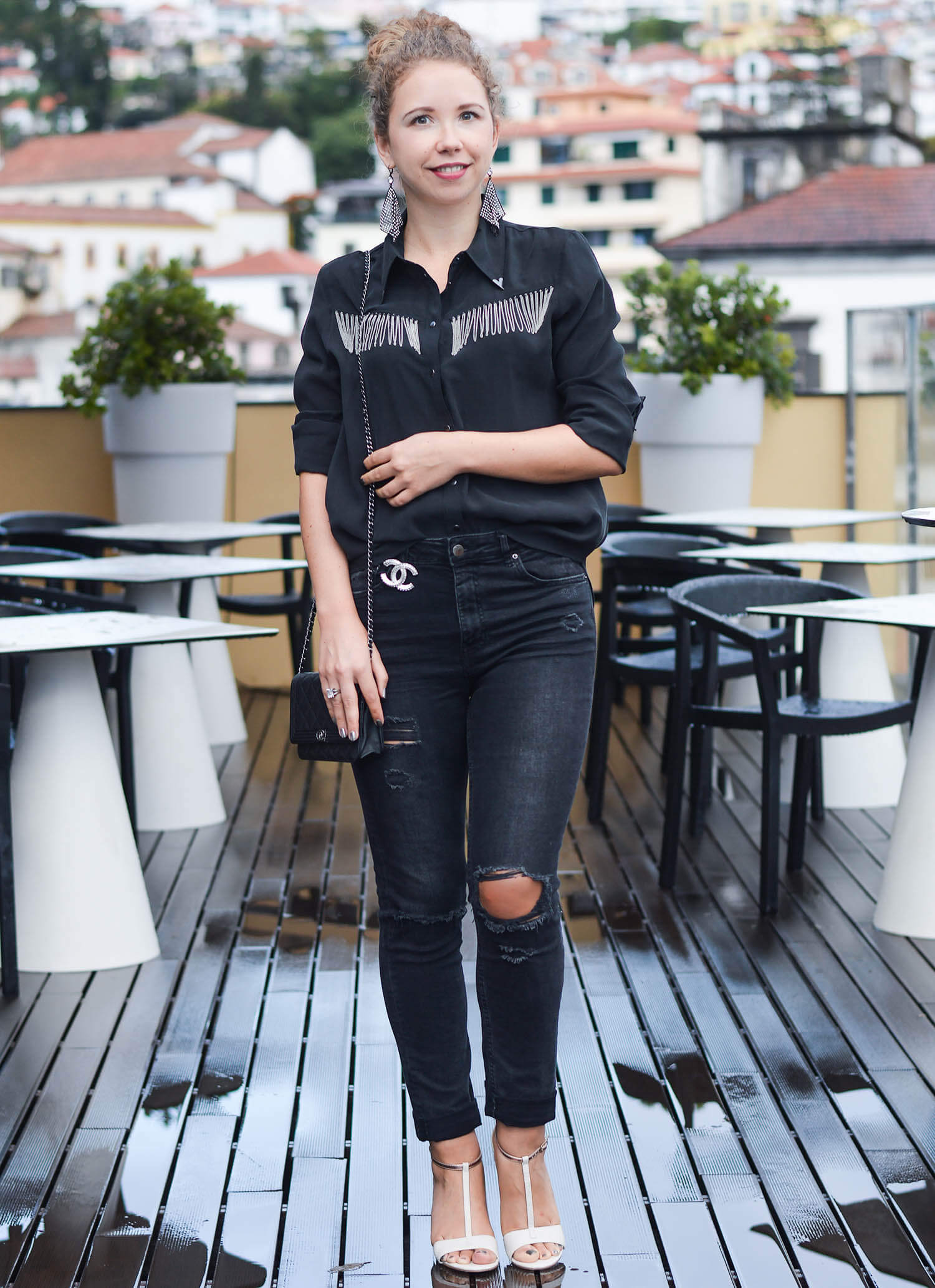 Kationette-Outfit-Zara-Western-Blouse-Ripped-Jeans-Statement-Earrings-and-Chanel-streetstyle-fashionblogger