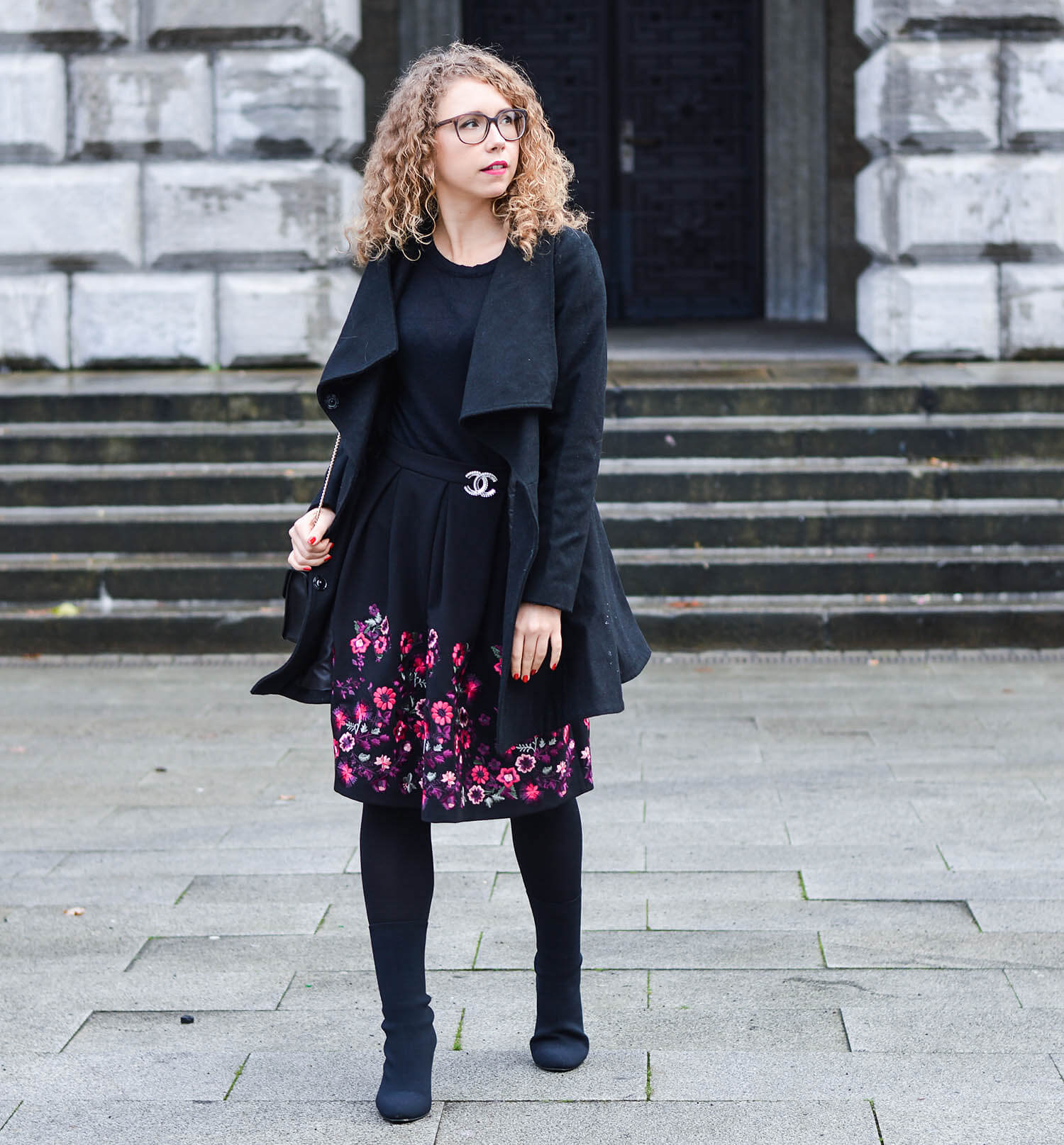 Kationette-fashionblogger-nrw-Merry-Christmas-Outfit-New-Hallhuber-Skirt-with-Flower-Embroidery