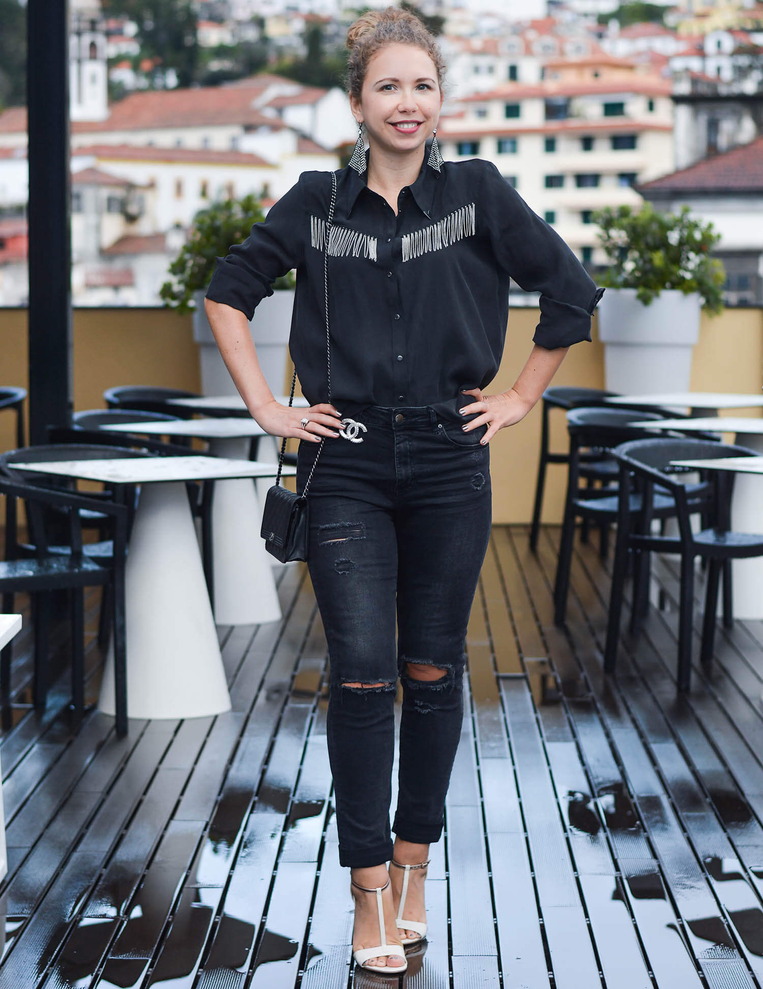 Kationette-Outfit-Zara-Western-Blouse-Ripped-Jeans-Statement-Earrings-and-Chanel-streetstyle-fashionblogger