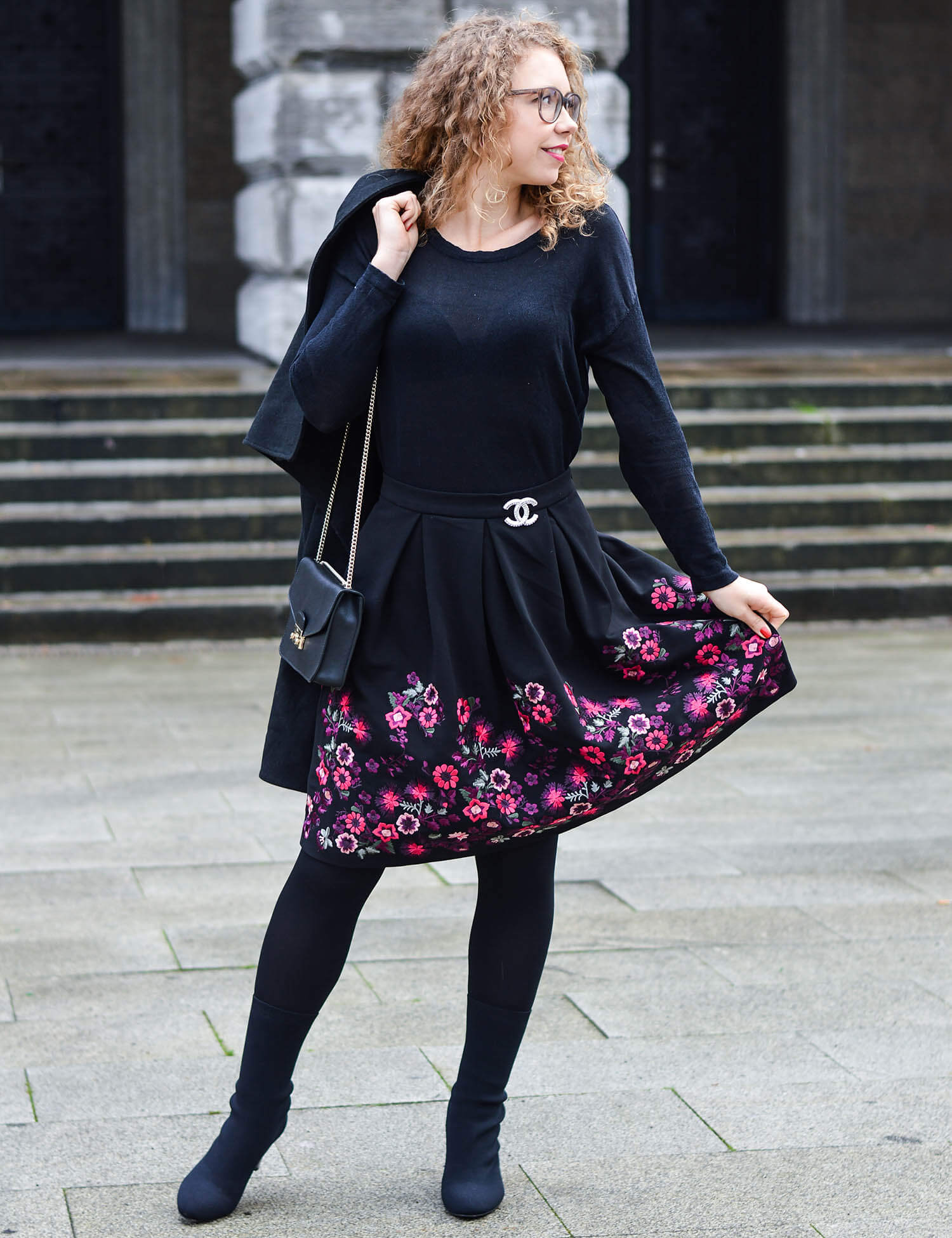 Kationette-fashionblogger-nrw-Merry-Christmas-Outfit-New-Hallhuber-Skirt-with-Flower-Embroidery