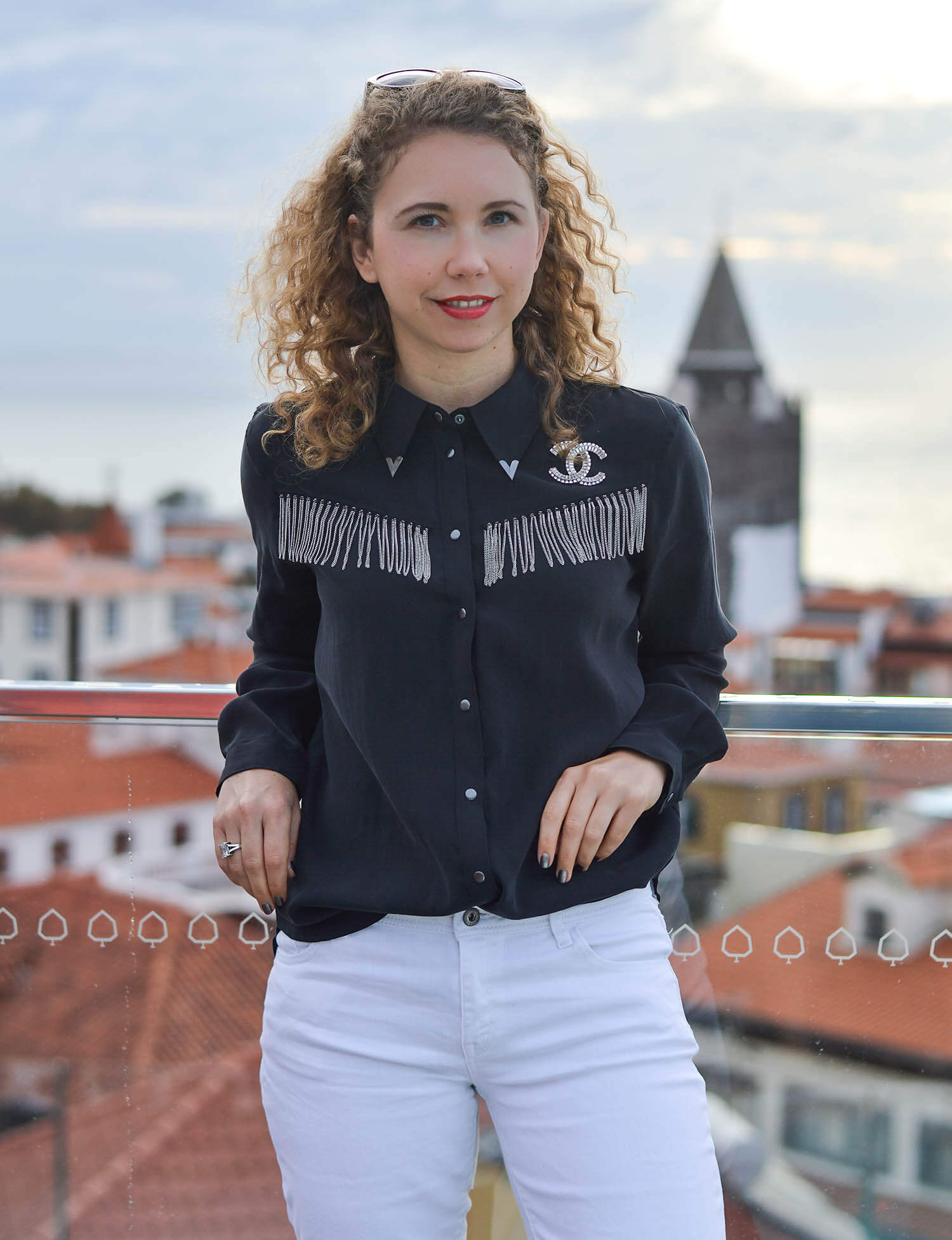 Kationette-fashionblogger-nrw-Outfit-White-Bermudas-Zara-Western-Blouse-and-Velvet-Sneakers-in-Funchal-Madeira