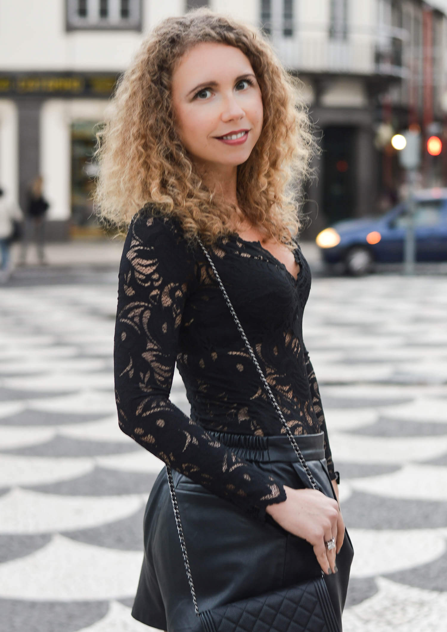 Kationette-fashionblogger-nrw-Outfit-Chanel-zara-Allblack--Lace-and-Leather-for-dinner-in-Funchal-Madeira-travelblogger