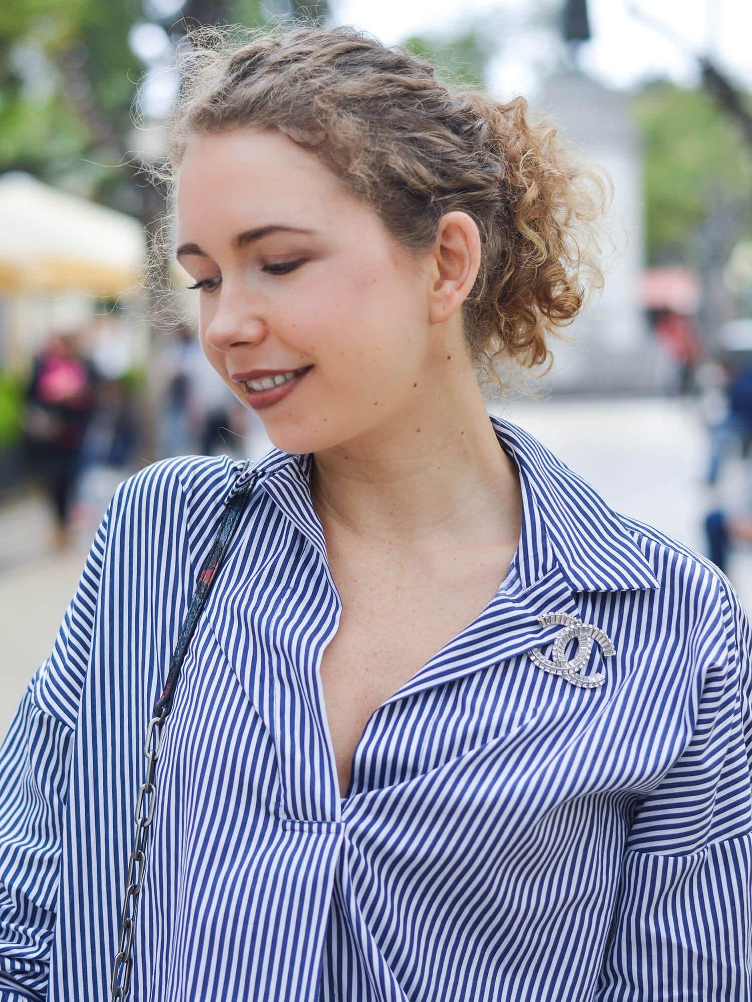 Kationette-fashionblogger-nrw-Outfit-Striped-Blouse-Hotpants-and-Birkenstocks-for-a-stroll-through-Funchal-Madeira-travelblogger