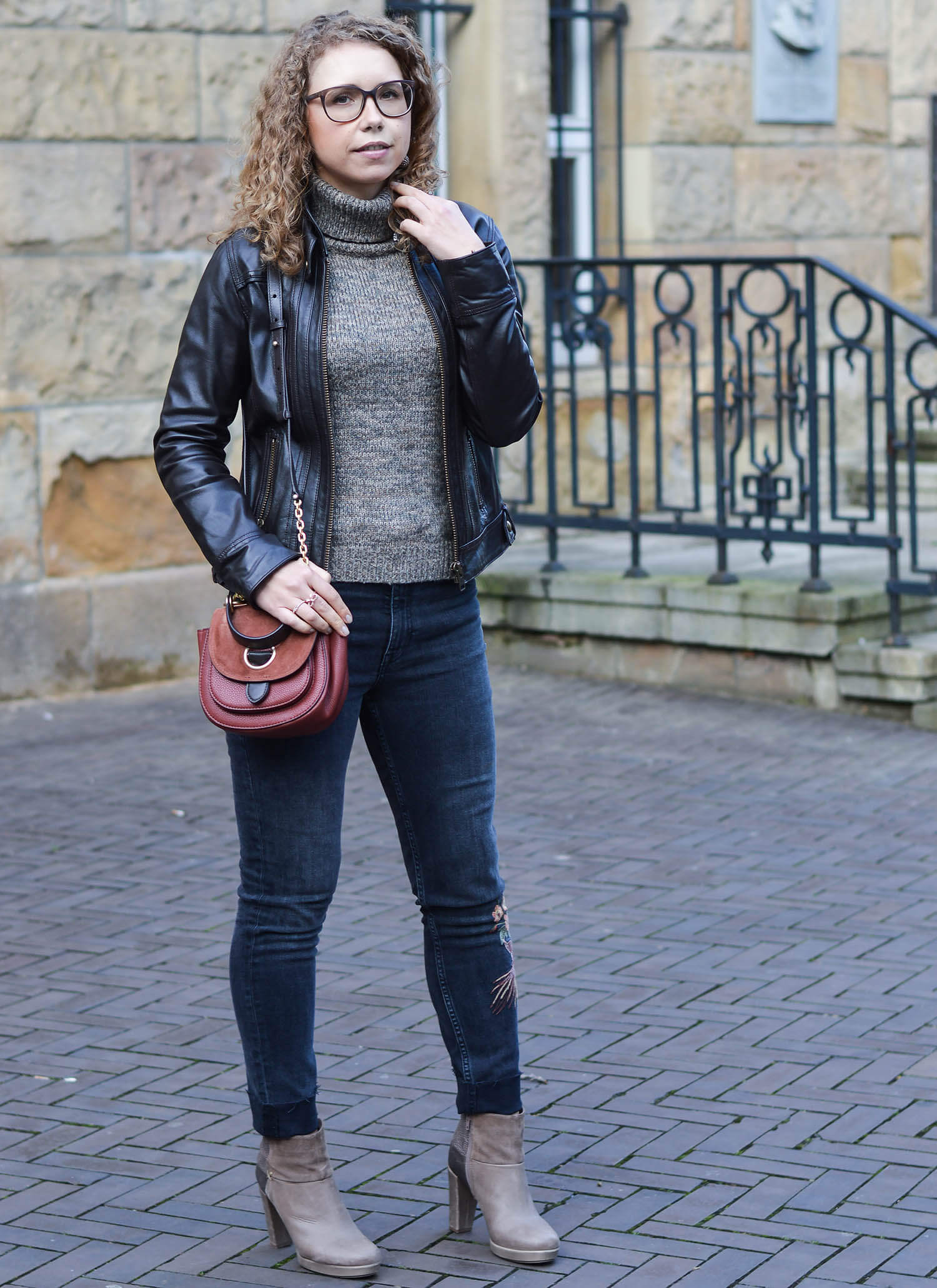 Outfit-Knit-Leather-Jacket-and-Embroidered-Denim-Kationette-Fashionblogger