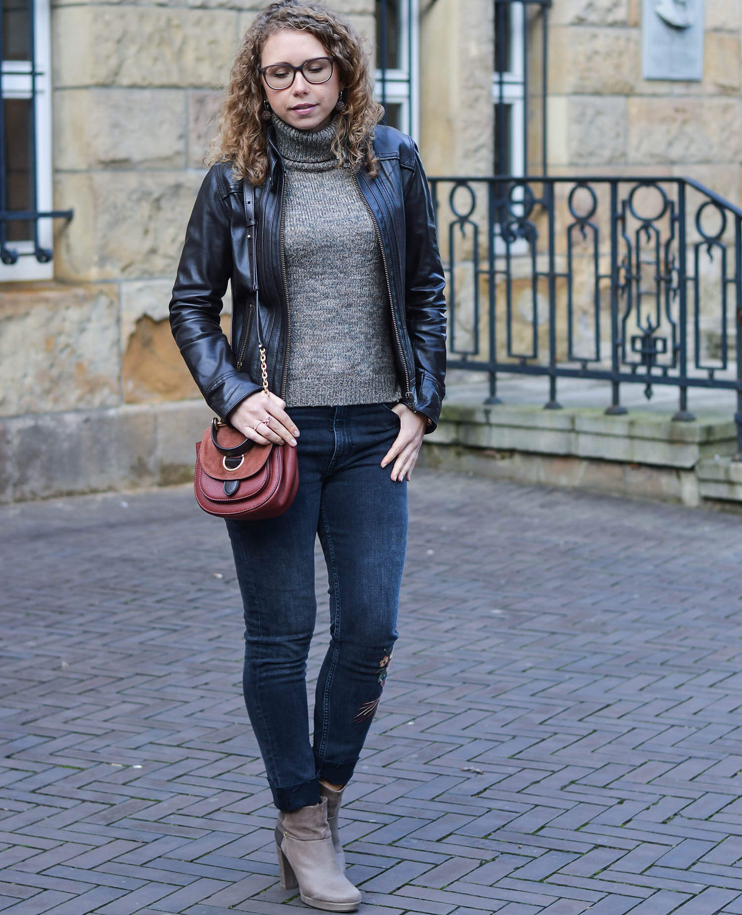 Outfit-Knit-Leather-Jacket-and-Embroidered-Denim-Kationette-Fashionblogger