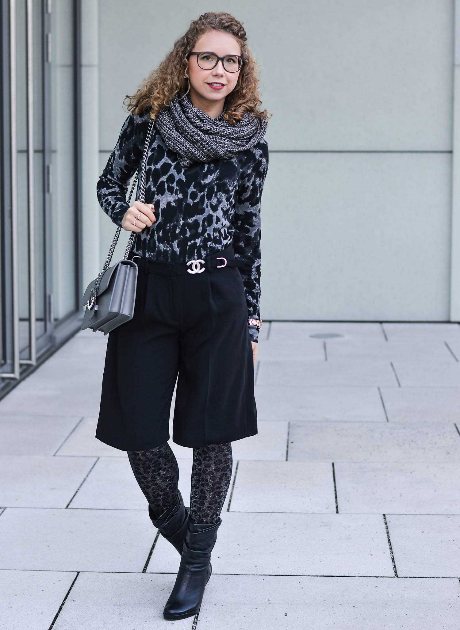 Kationette-Outfit-Grey-Leopard-with-Drykorn-sweater-and-Calzedonia-tights-fashionblogger-nrw-streetstyle