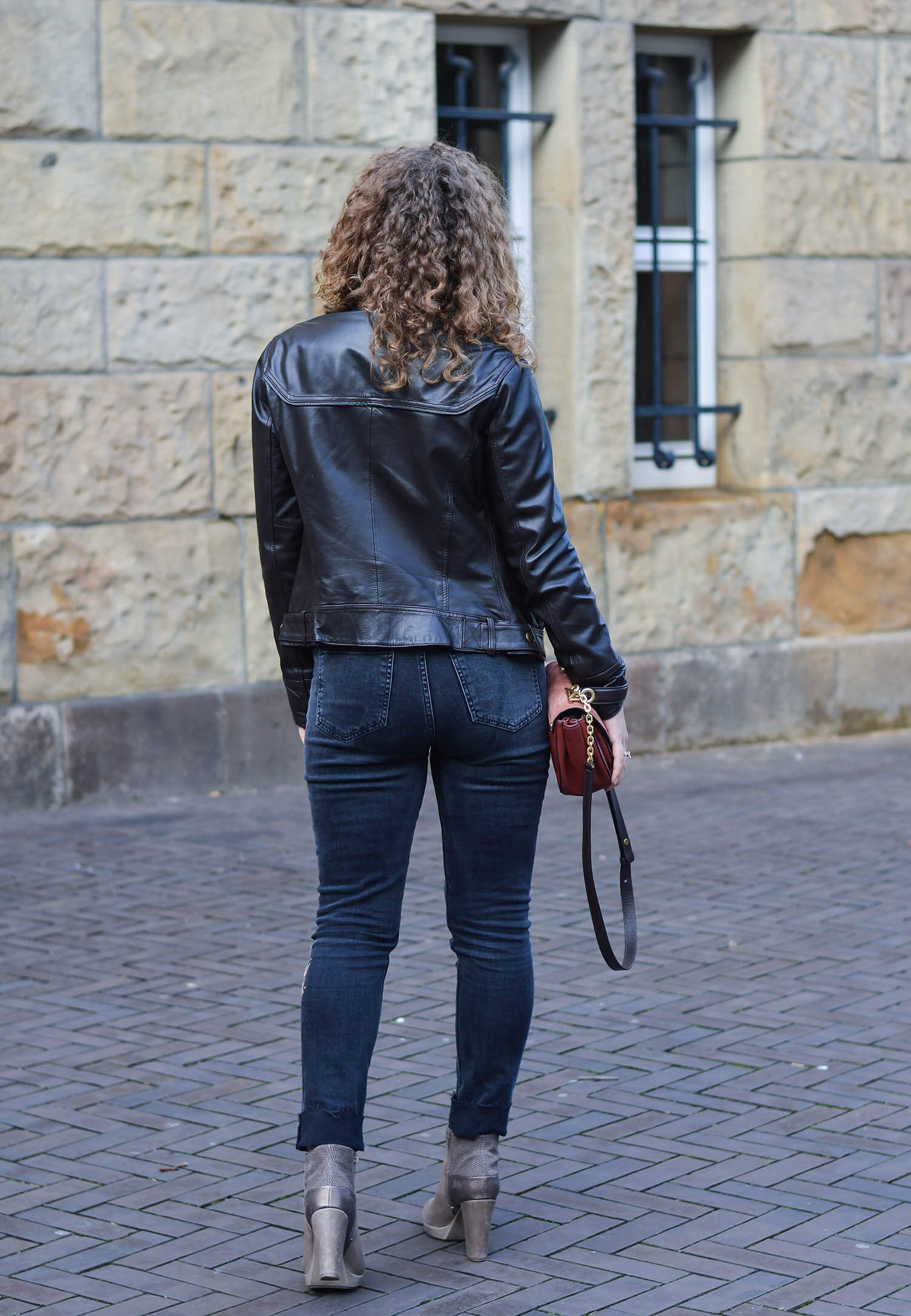 Outfit-Knit-Leather-Jacket-and-Embroidered-Denim-Kationette-Fashionblogger