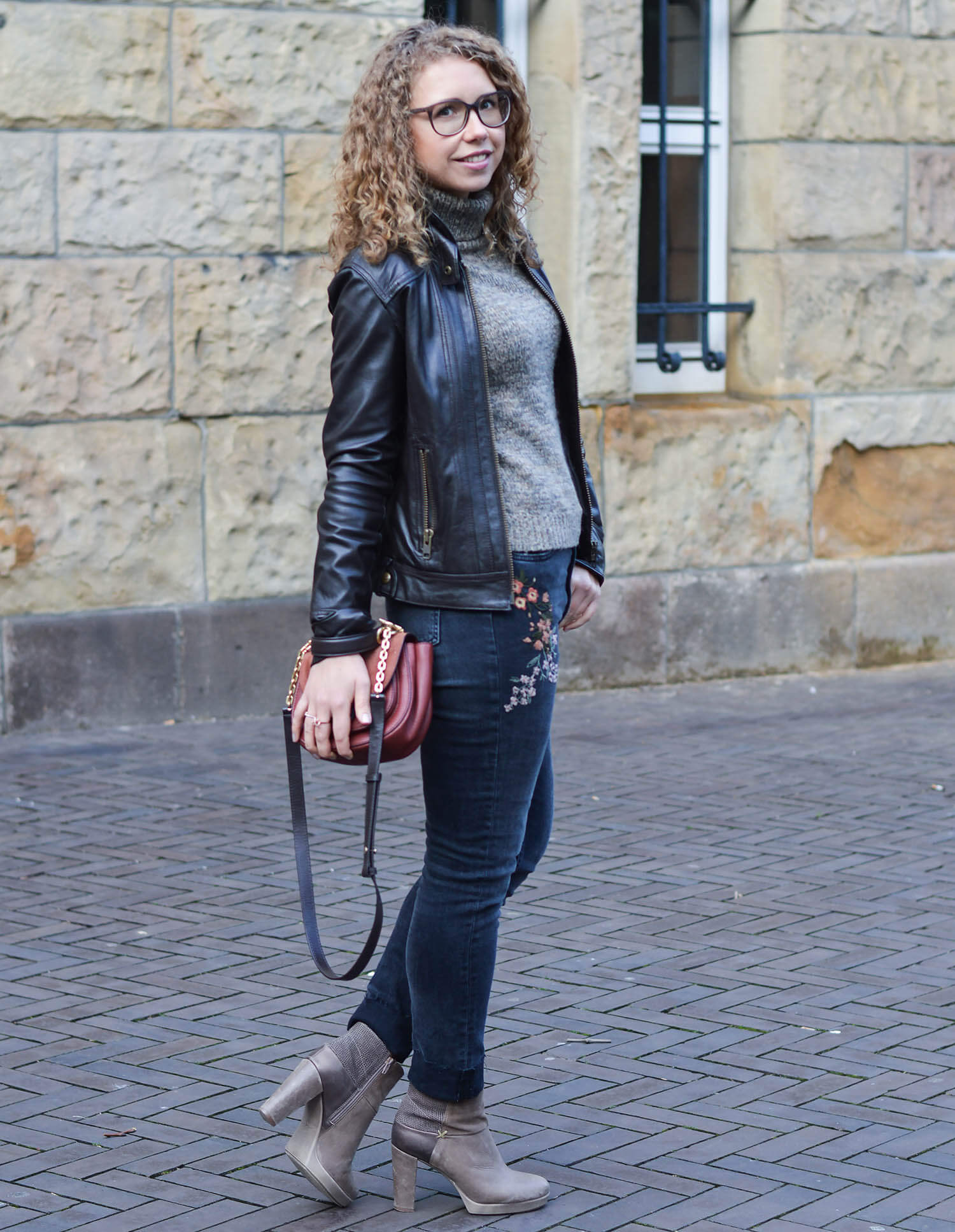 Outfit-Knit-Leather-Jacket-and-Embroidered-Denim-Kationette-Fashionblogger