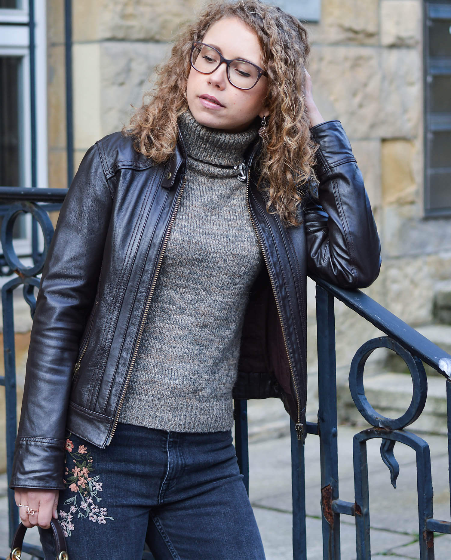 Outfit-Knit-Leather-Jacket-and-Embroidered-Denim-Kationette-Fashionblogger