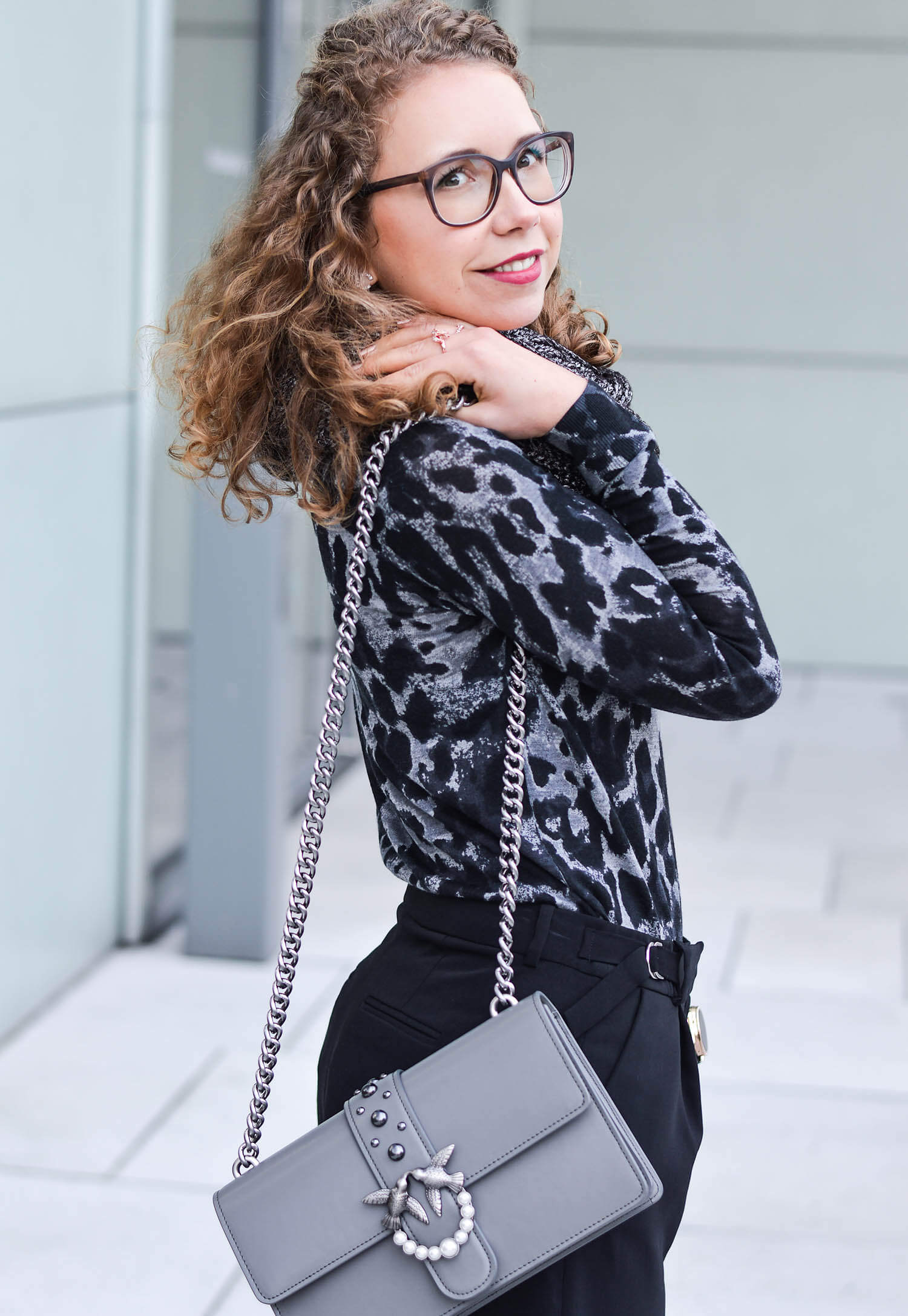 Kationette-Outfit-Grey-Leopard-with-Drykorn-sweater-and-Calzedonia-tights-fashionblogger-nrw-streetstyle