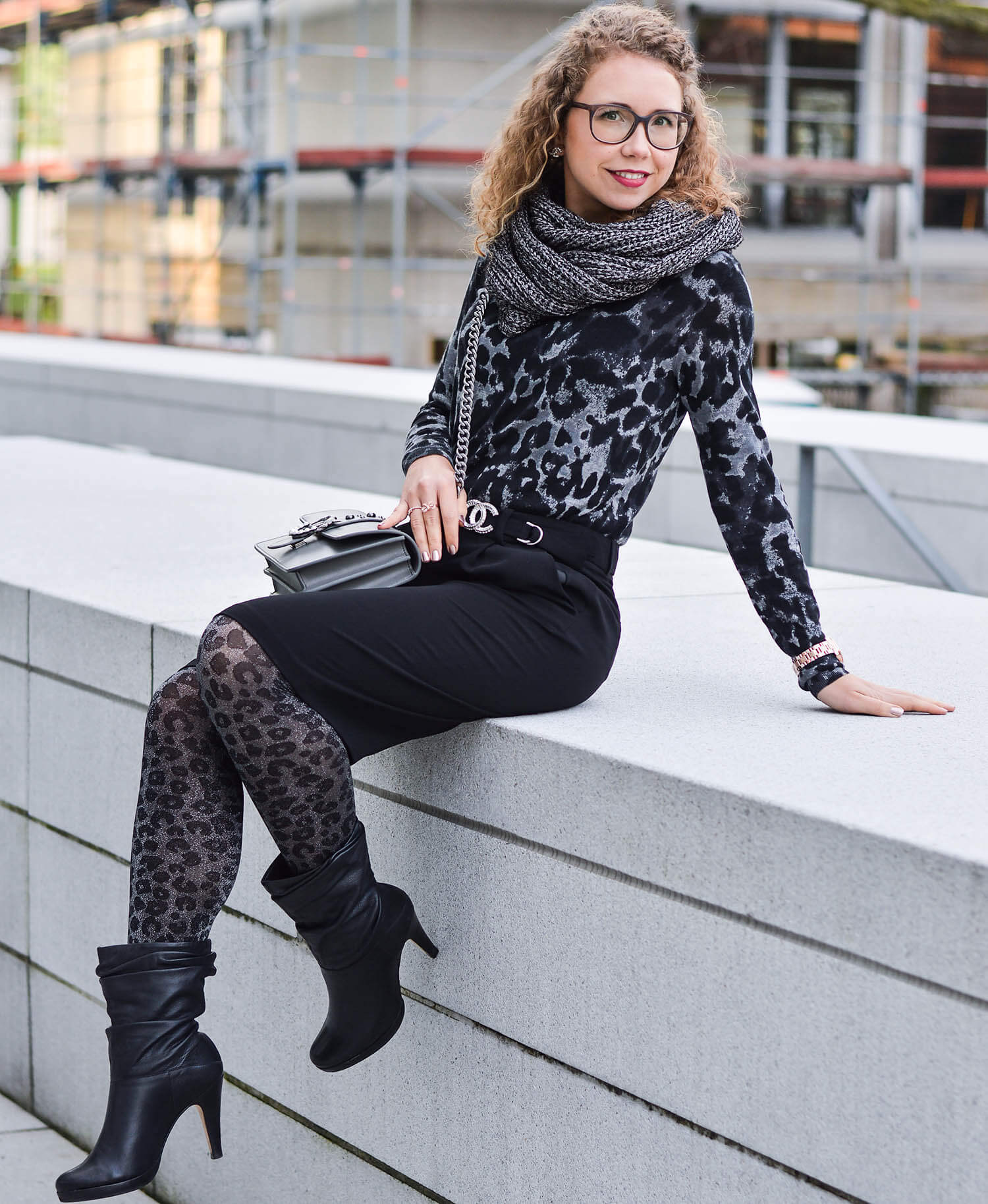 Kationette-Outfit-Grey-Leopard-with-Drykorn-sweater-and-Calzedonia-tights-fashionblogger-nrw-streetstyle