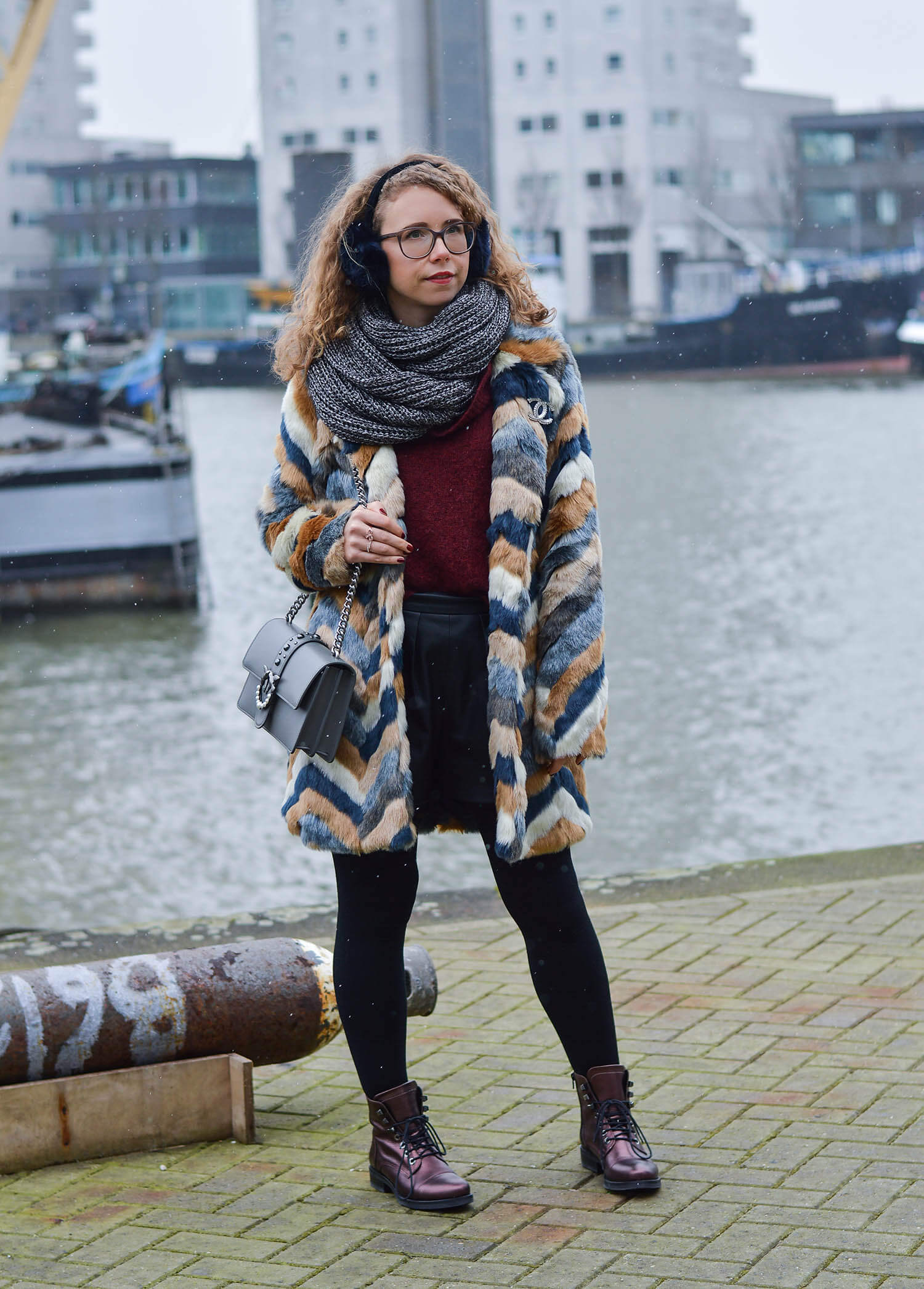 Kationette-Outfit-Fake-Fur-Coat-Pinko-Bag-and-Metallic-Boots-Rotterdam-fashionblogger-streetstyle