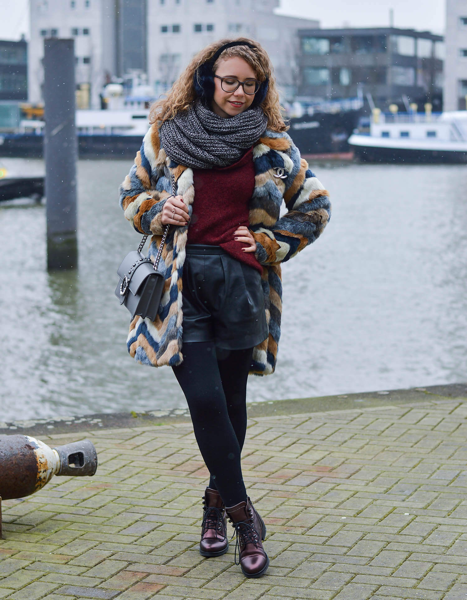 Kationette-Outfit-Fake-Fur-Coat-Pinko-Bag-and-Metallic-Boots-Rotterdam-fashionblogger-streetstyle