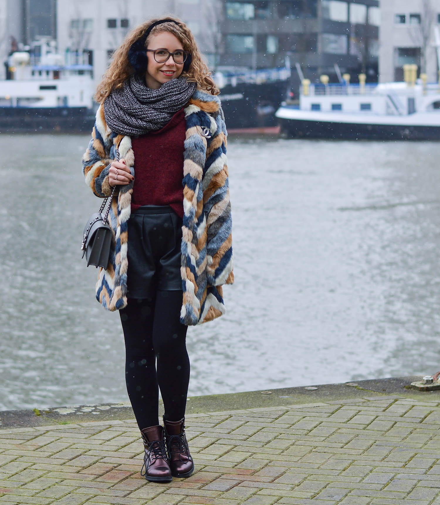 Kationette-Outfit-Fake-Fur-Coat-Pinko-Bag-and-Metallic-Boots-Rotterdam-fashionblogger-streetstyle