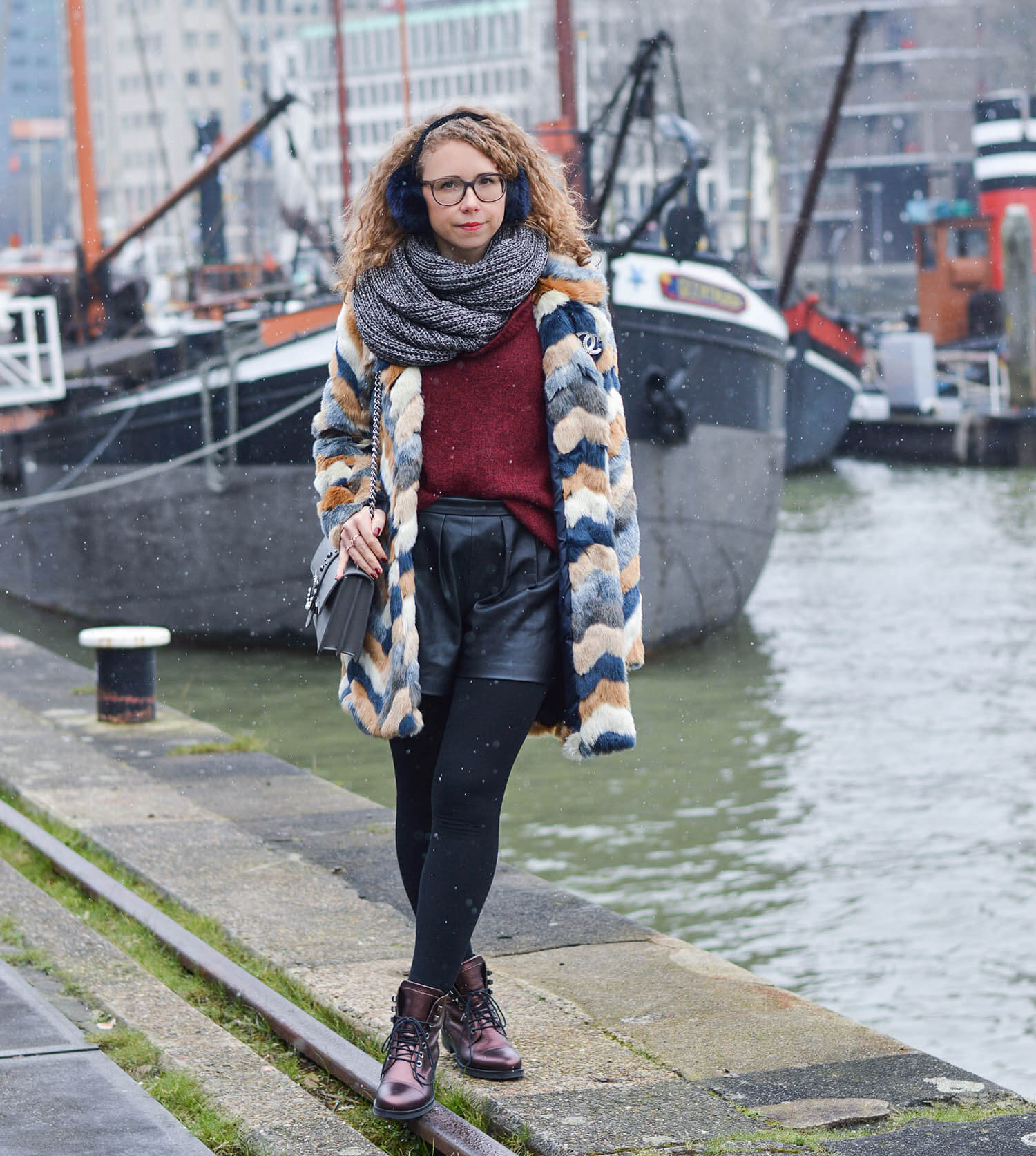 Kationette-Outfit-Fake-Fur-Coat-Pinko-Bag-and-Metallic-Boots-Rotterdam-fashionblogger-streetstyle